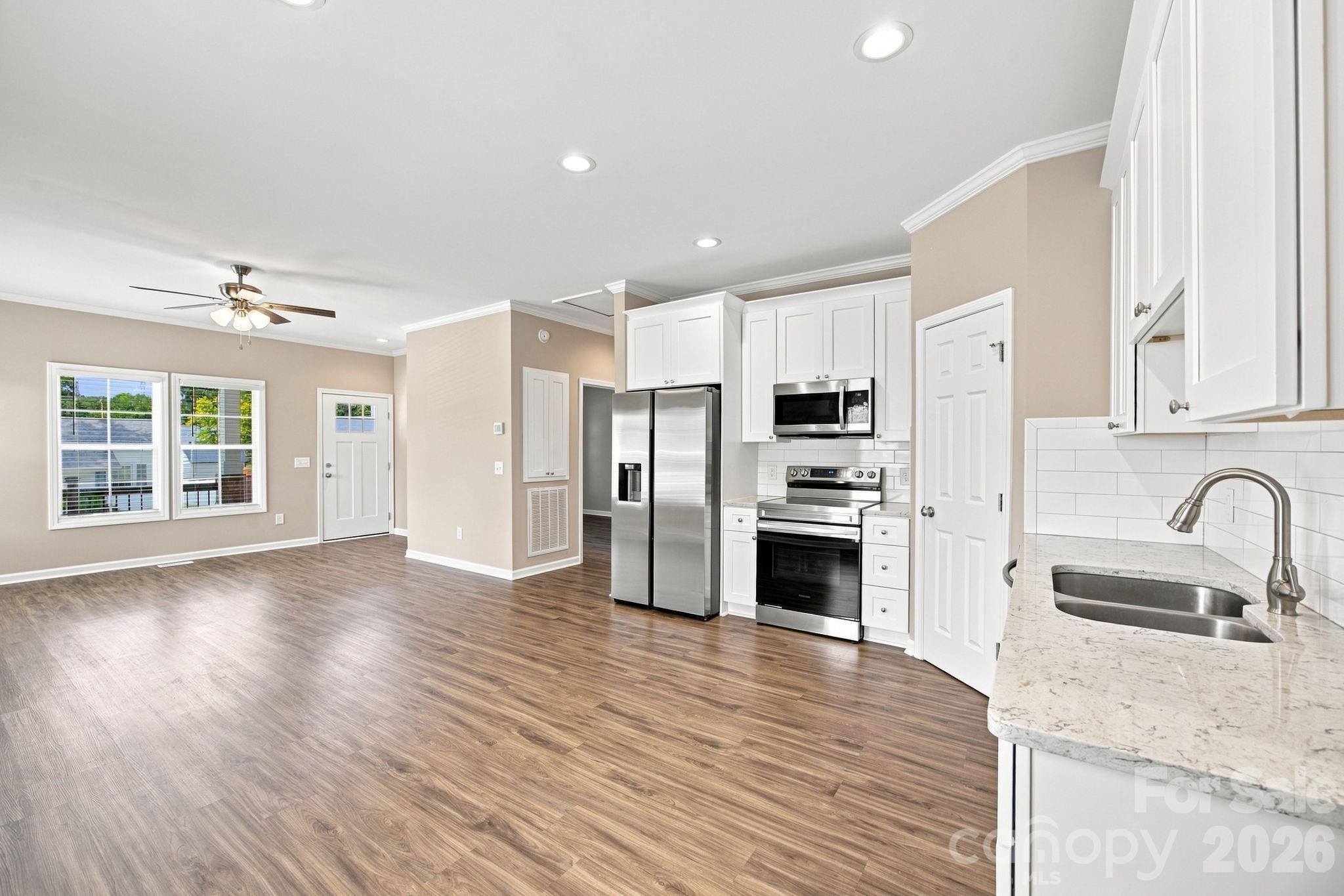 221 York Avenue Property Photo 14