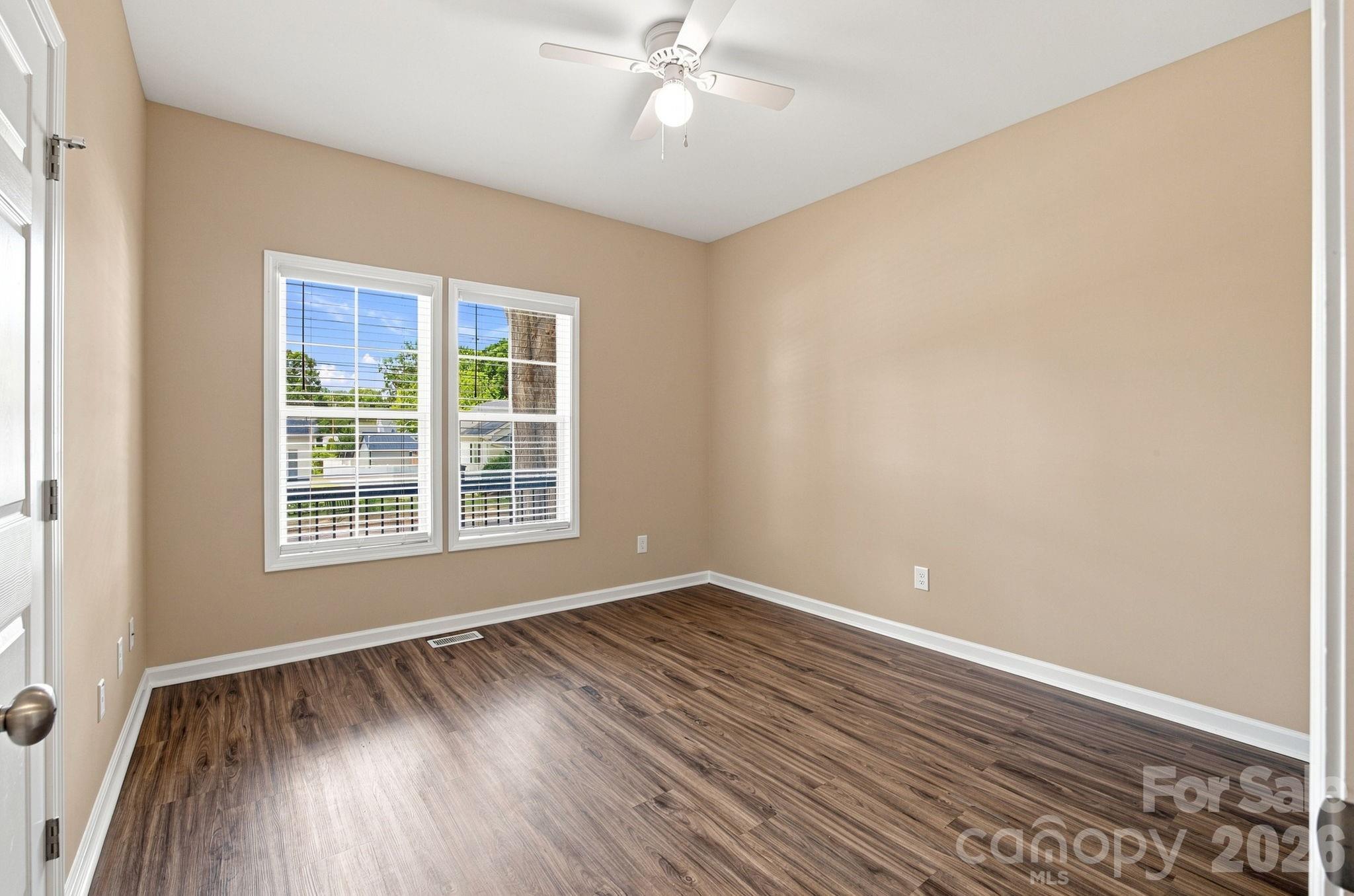 221 York Avenue Property Photo 22