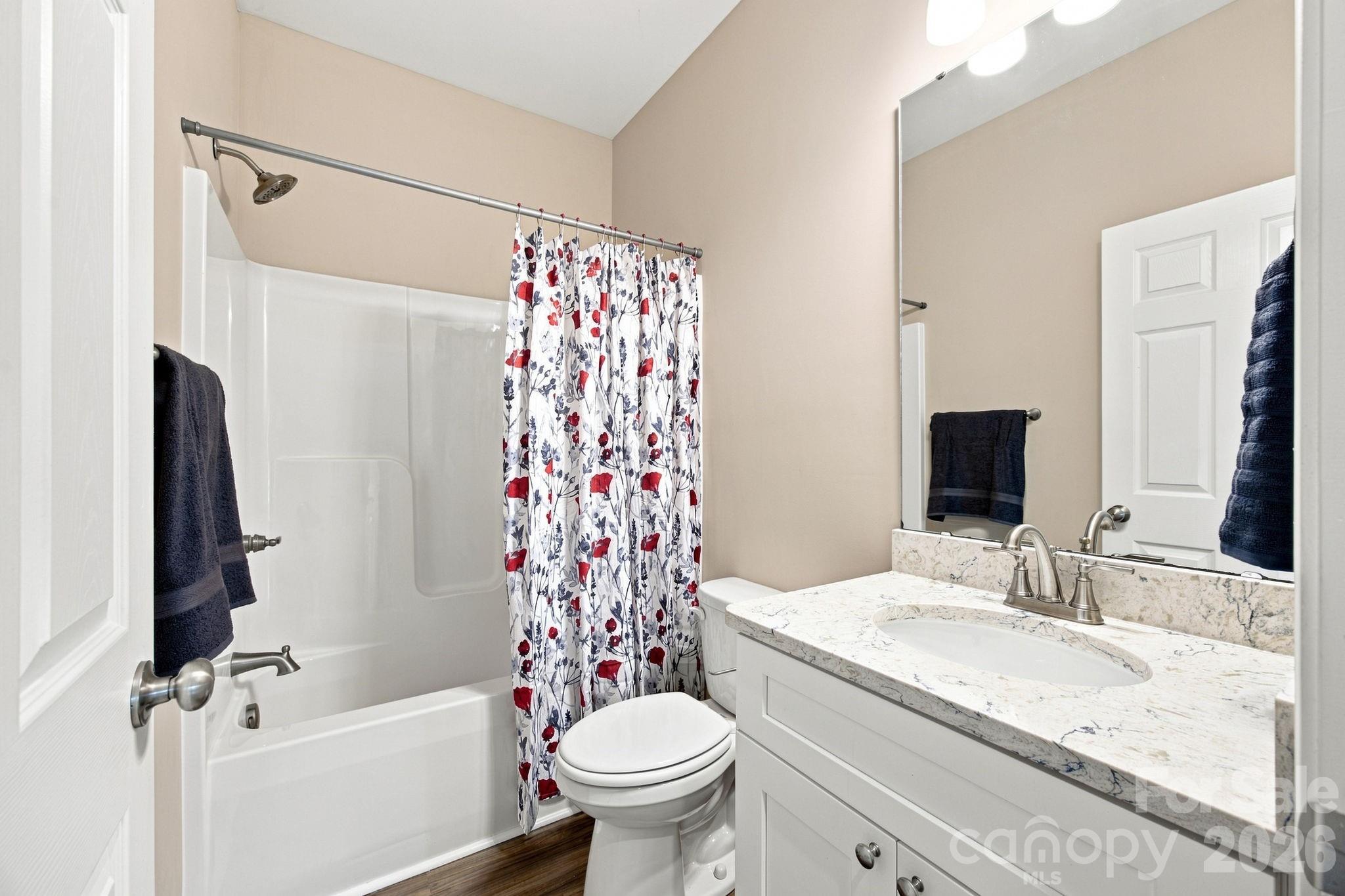 221 York Avenue Property Photo 25