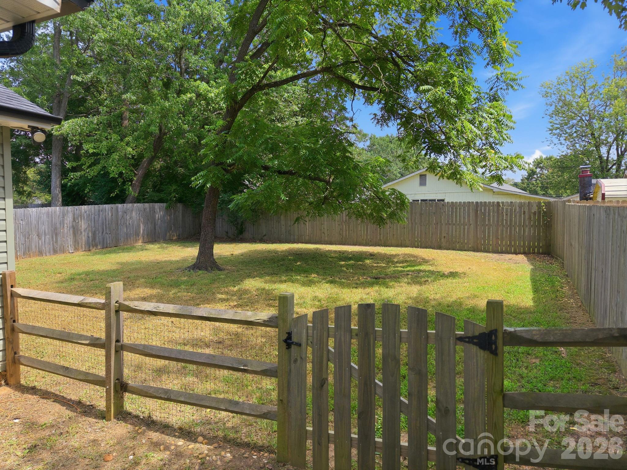 221 York Avenue Property Photo 30
