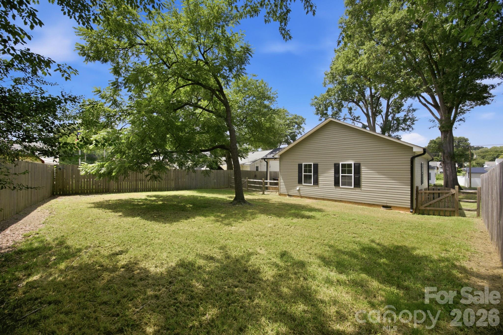 221 York Avenue Property Photo 31