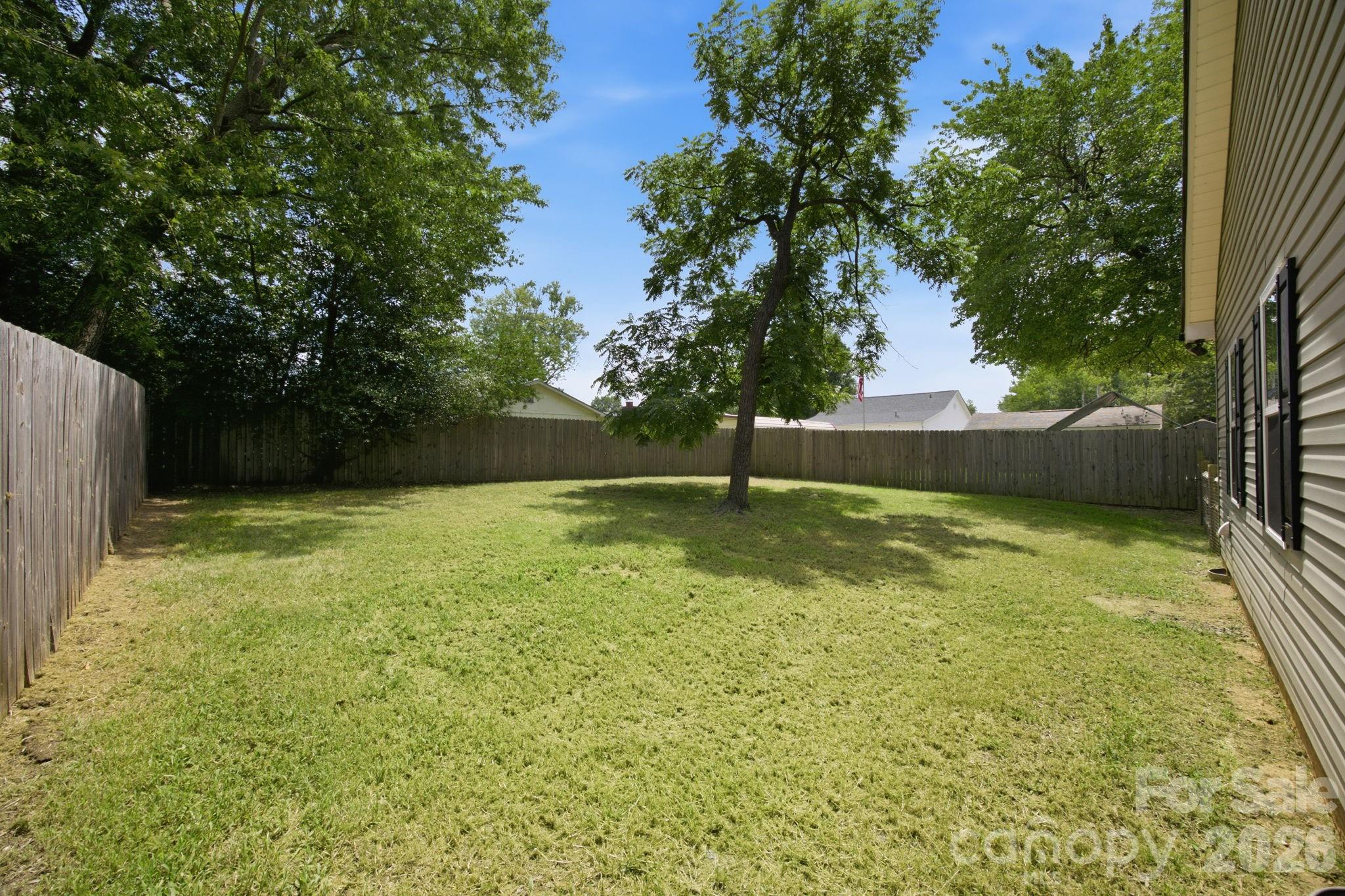 221 York Avenue Property Photo 32