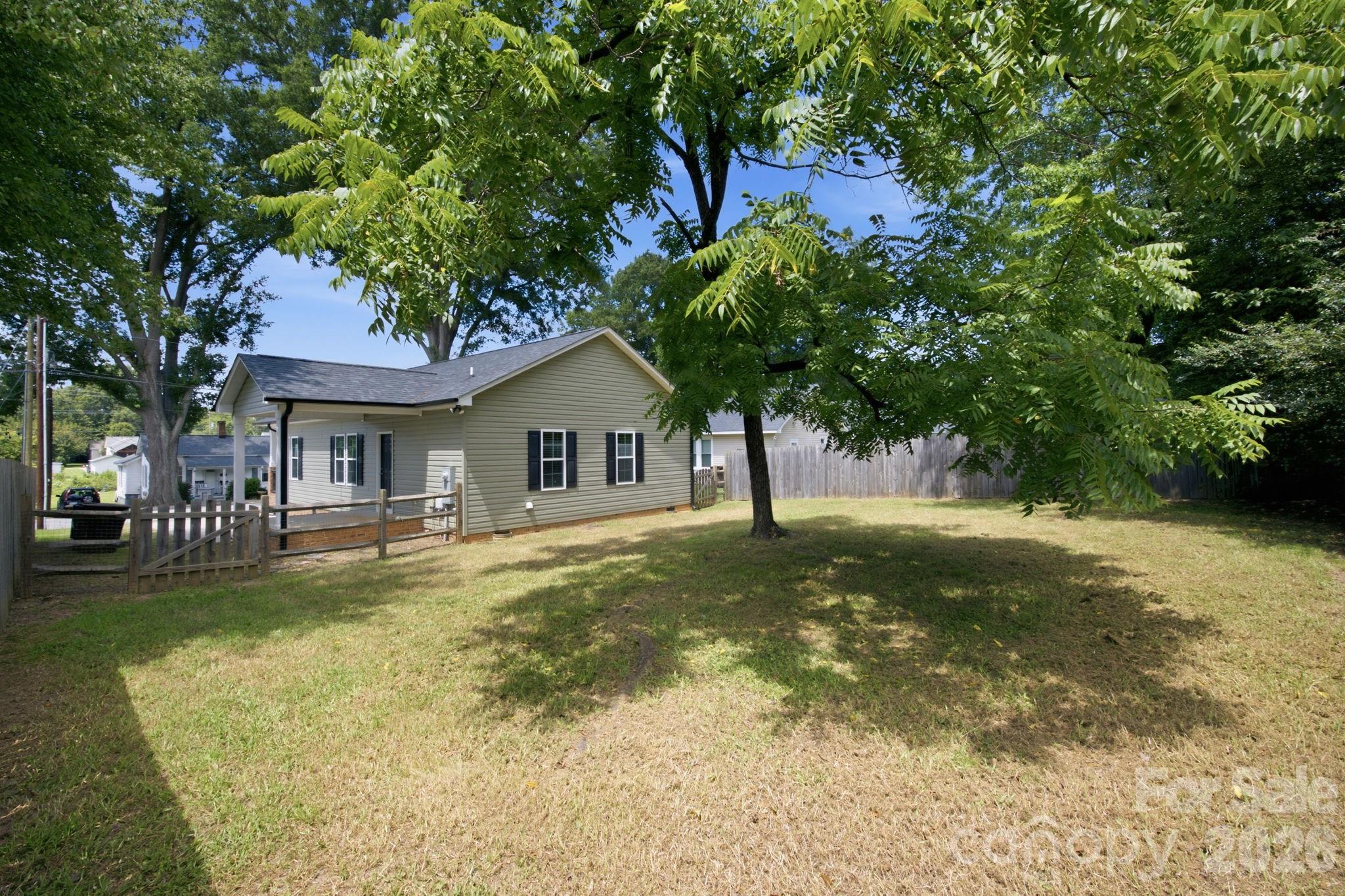 221 York Avenue Property Photo 33
