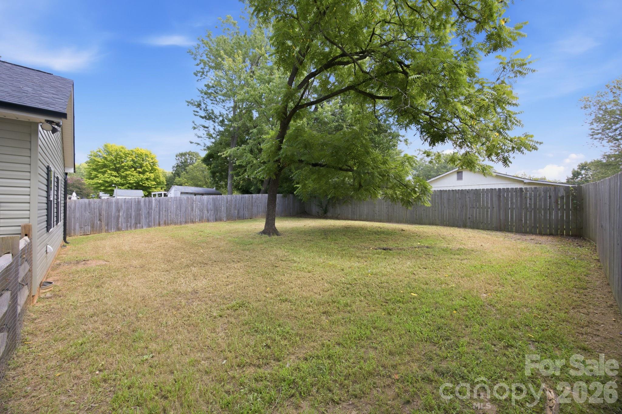 221 York Avenue Property Photo 34