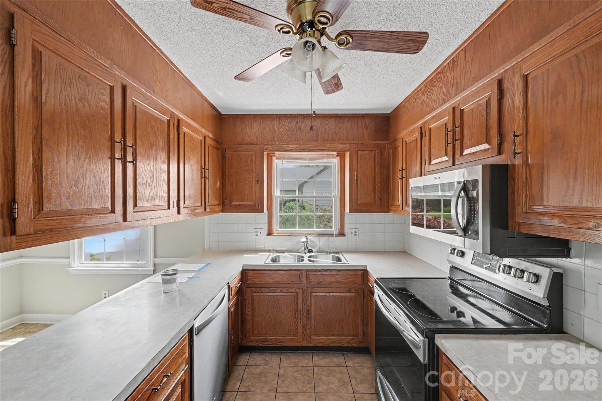 3120 Middlebrook Drive Property Photo 3