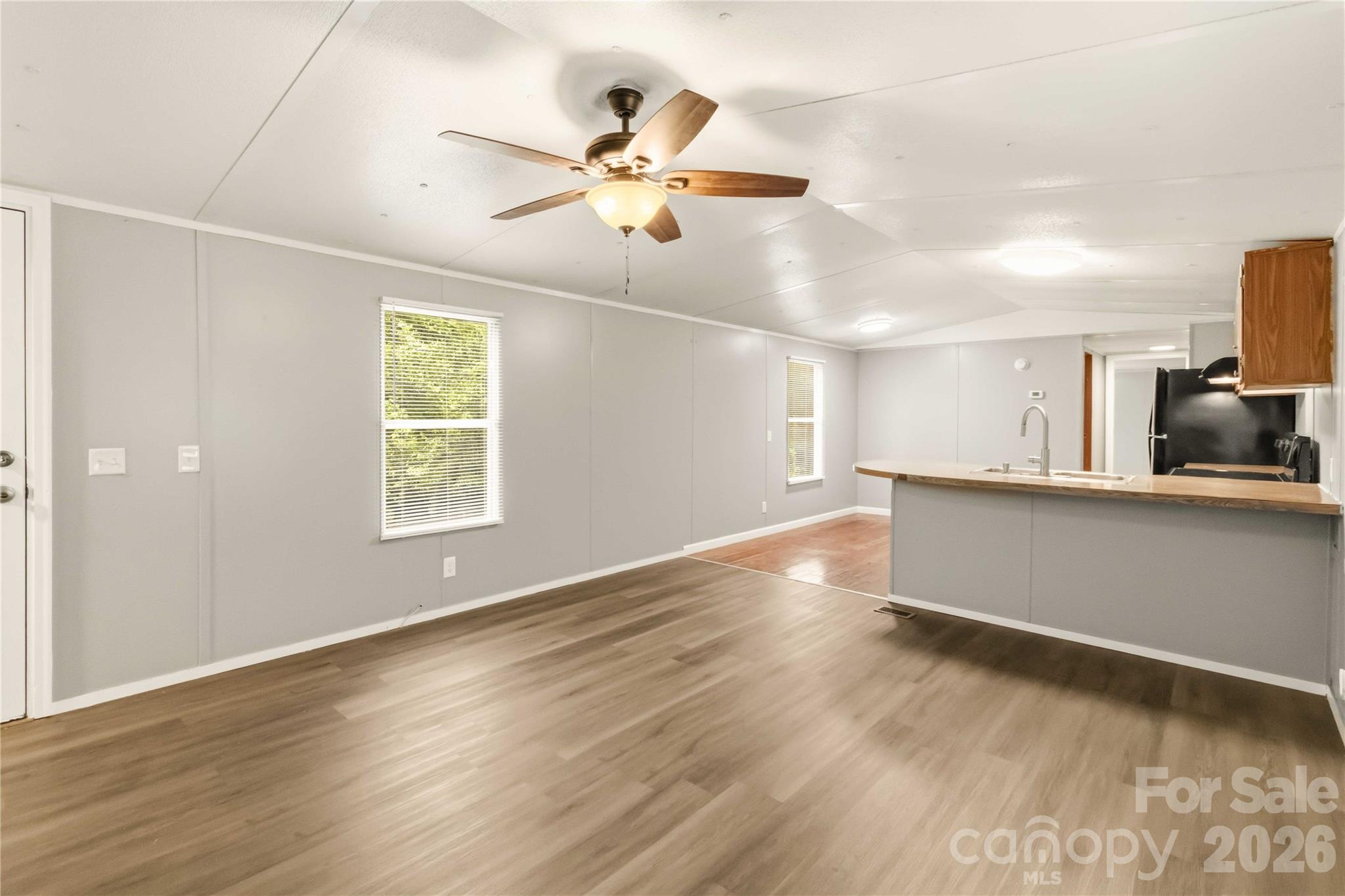 696 Kenwood Lane Property Photo 7
