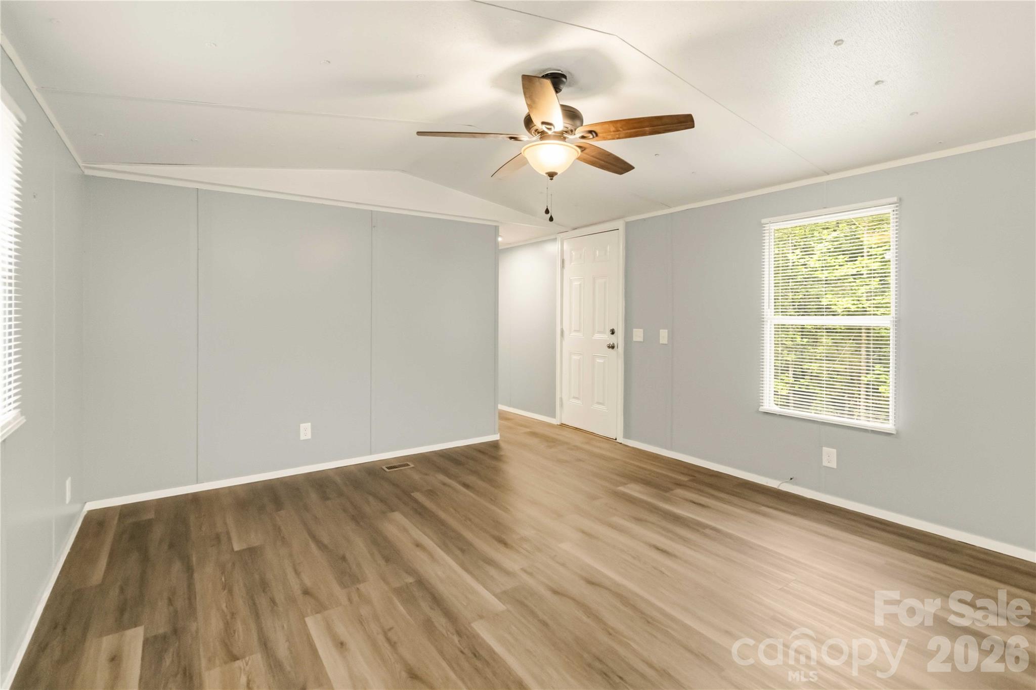696 Kenwood Lane Property Photo 8