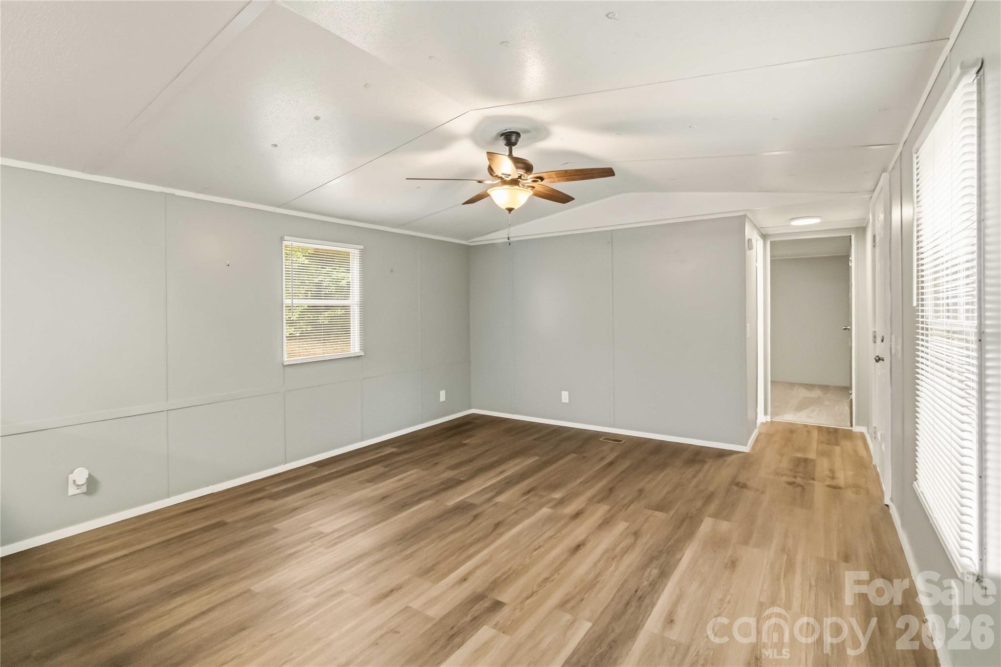 696 Kenwood Lane Property Photo 9
