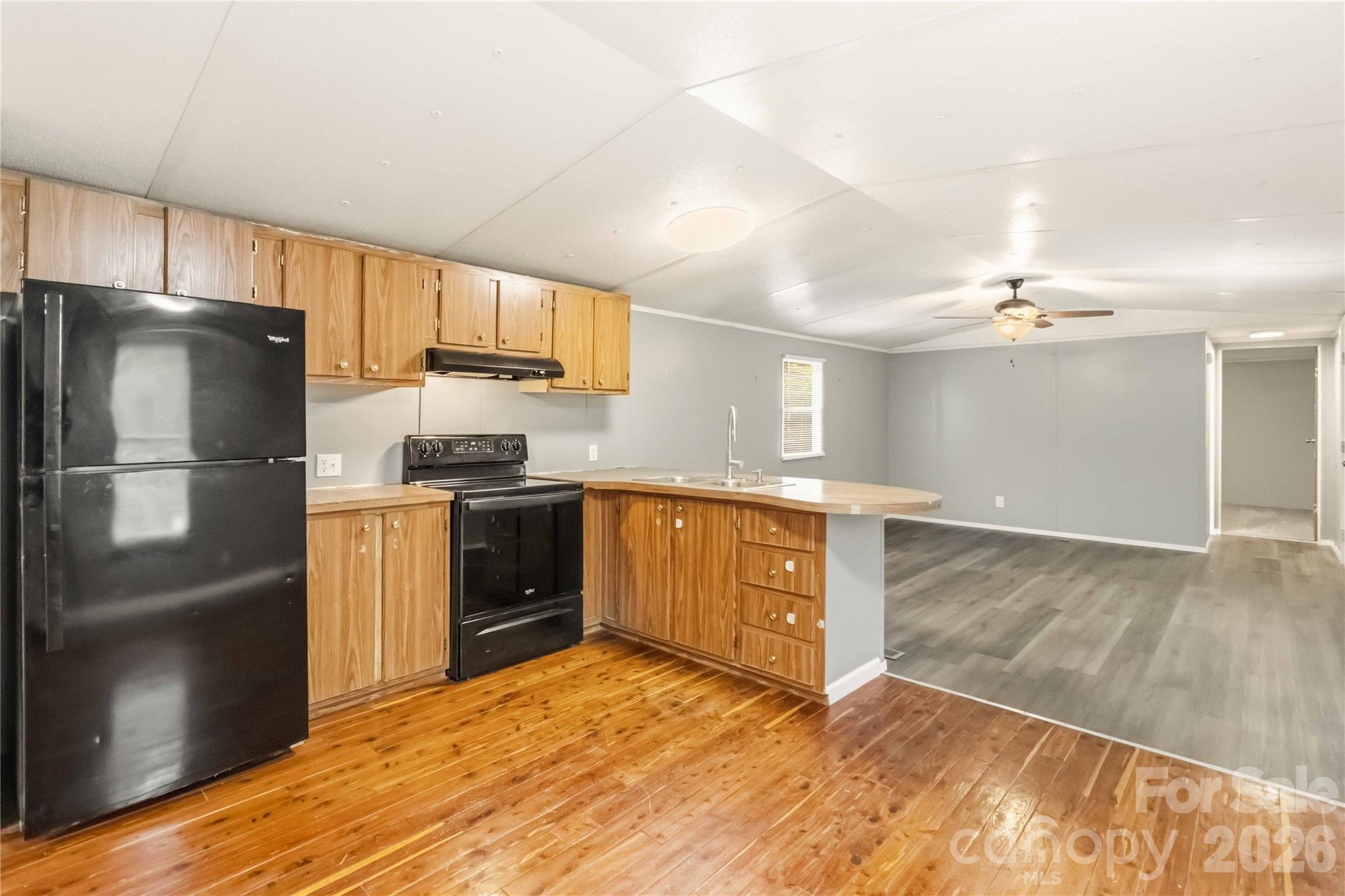696 Kenwood Lane Property Photo 11