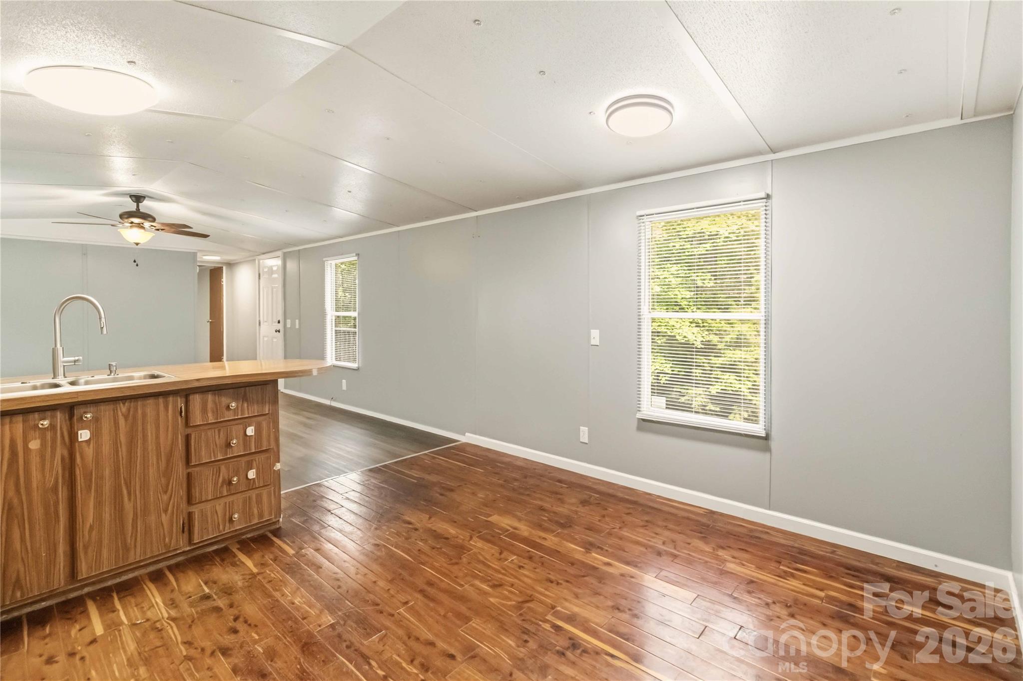 696 Kenwood Lane Property Photo 14