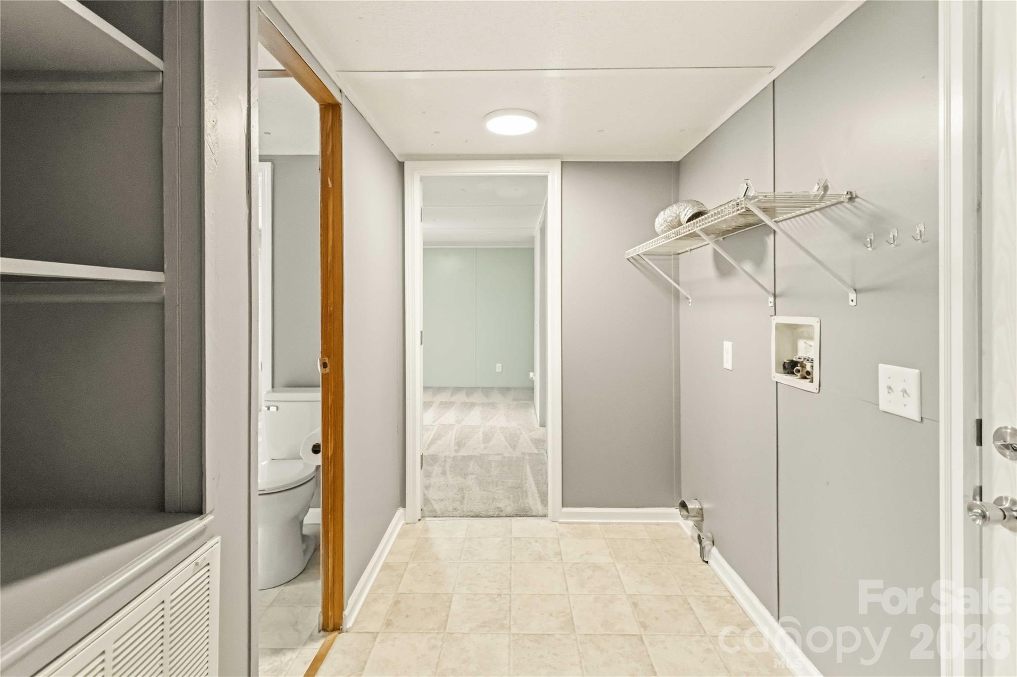 696 Kenwood Lane Property Photo 15