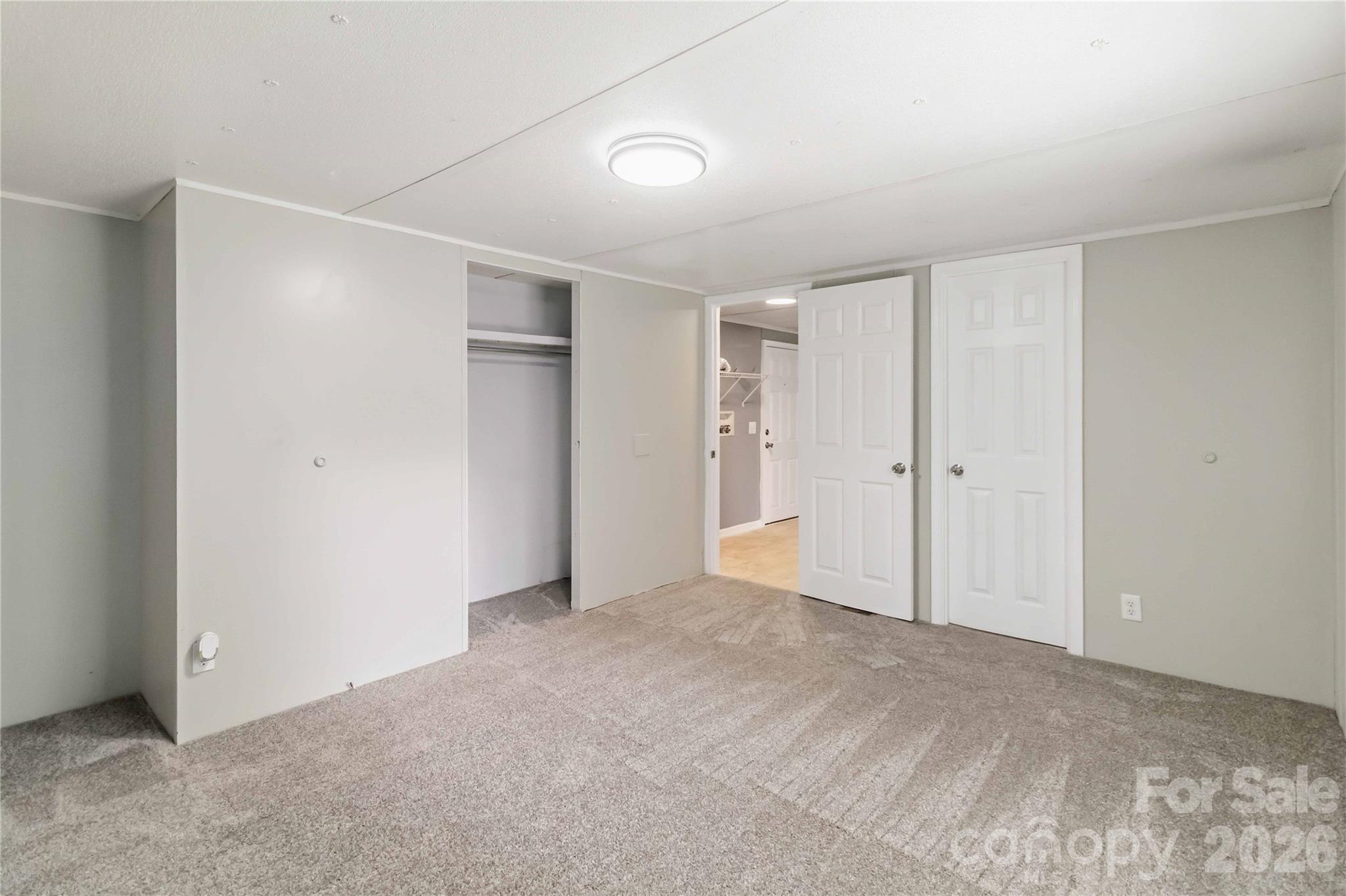 696 Kenwood Lane Property Photo 18