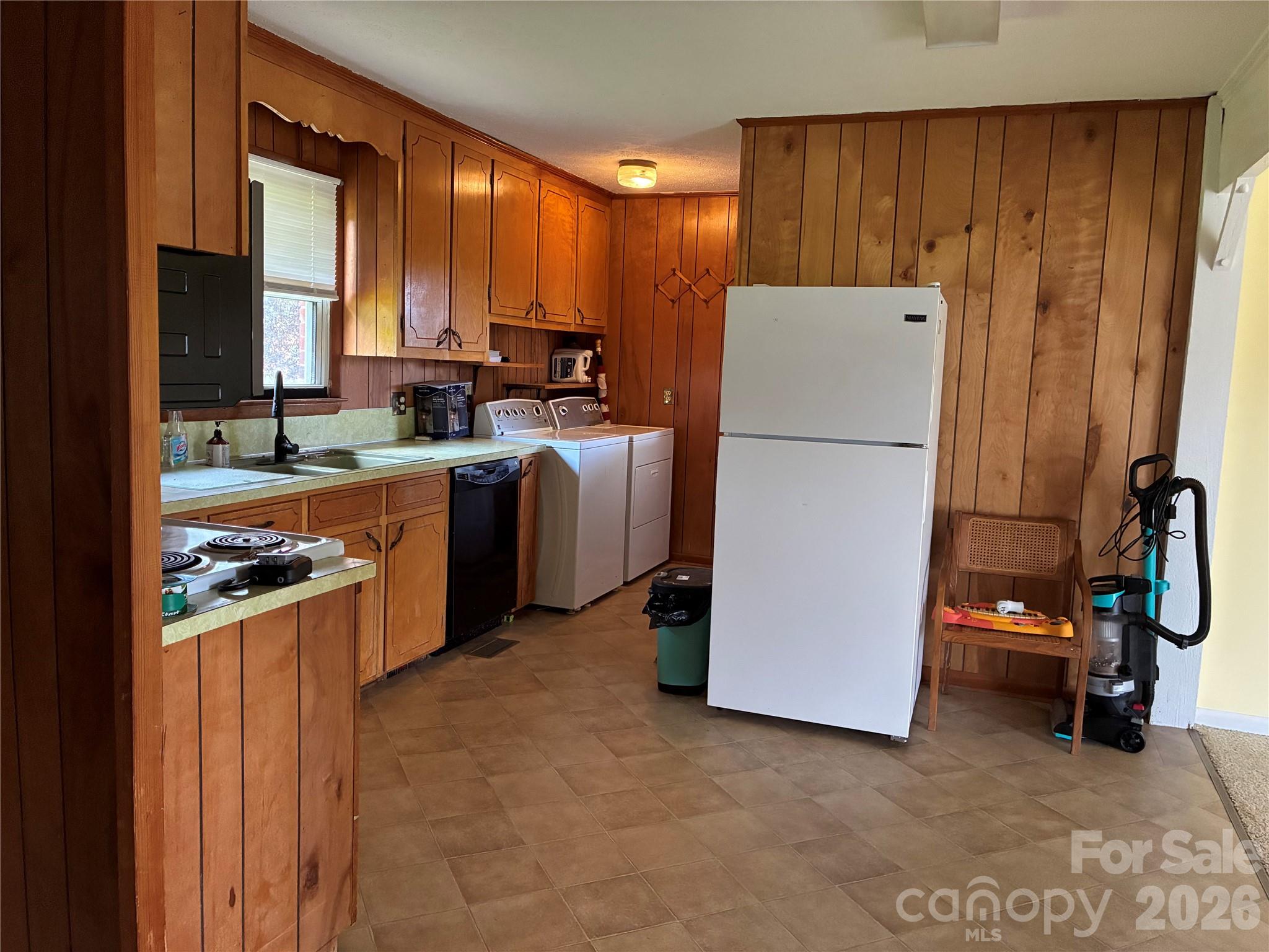 6102 Len Drive Property Photo 10