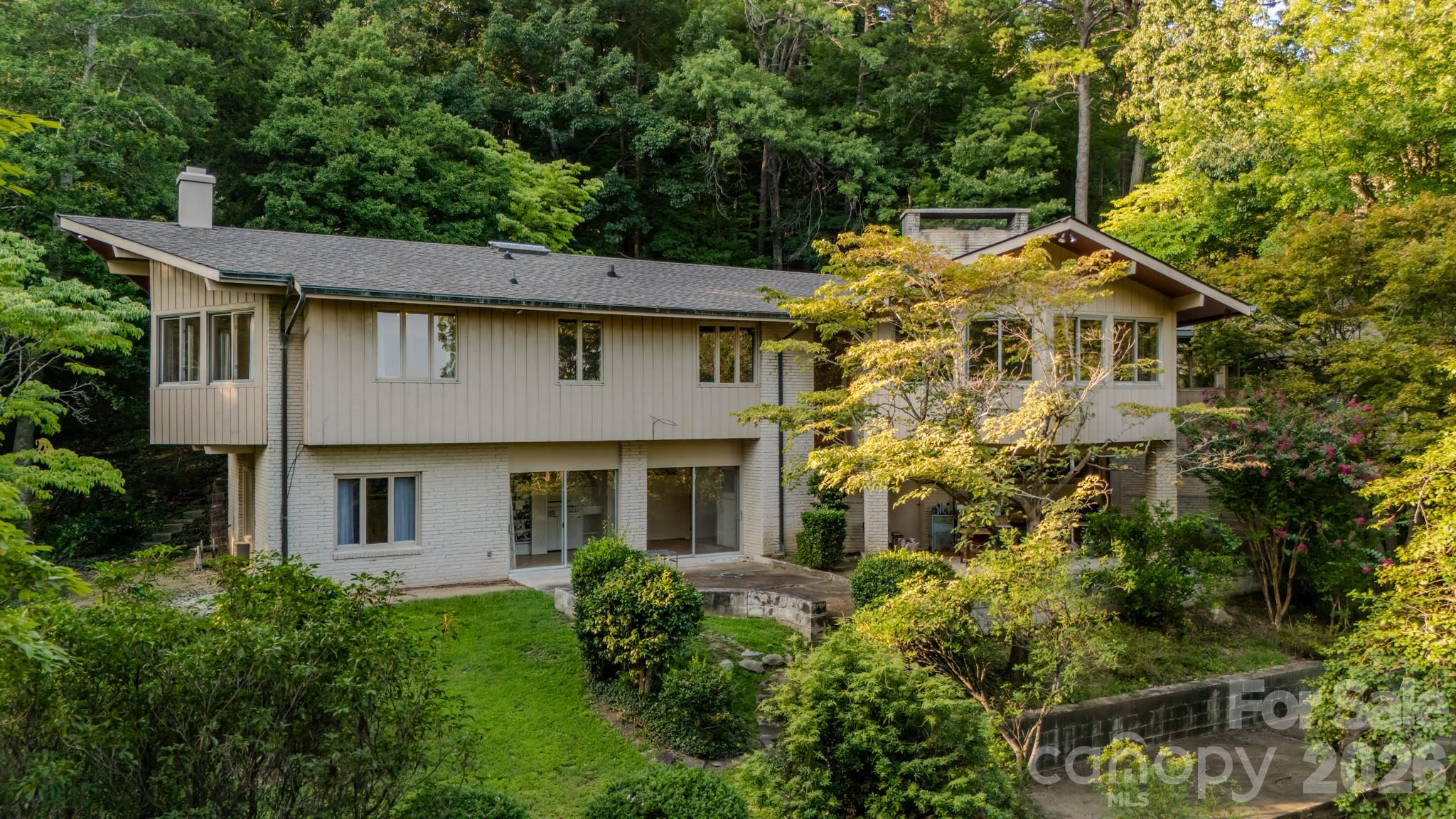 1225 Hogback Mountain Road Property Photo 3