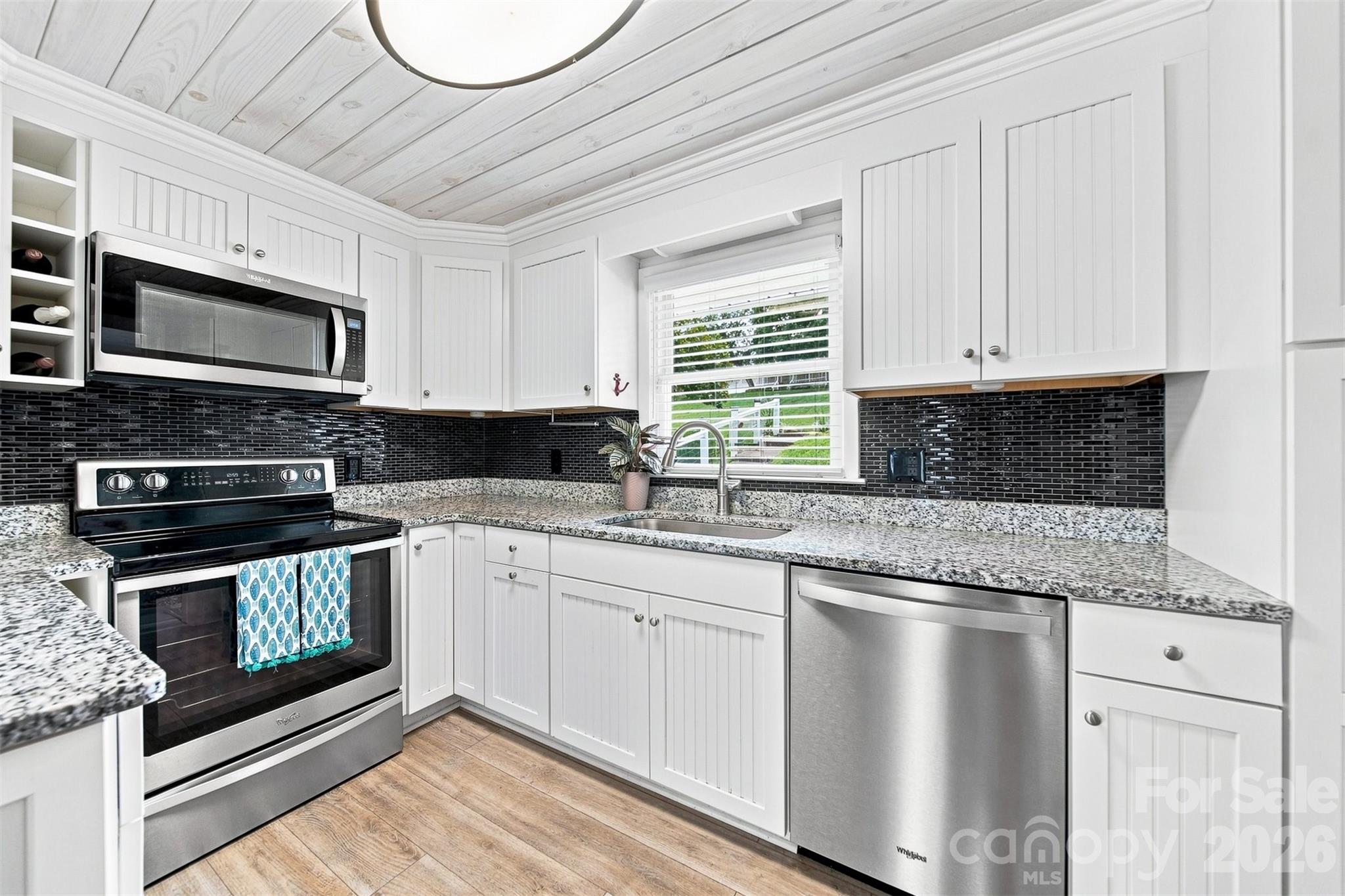 220 Lakeshore Lane Property Photo 15