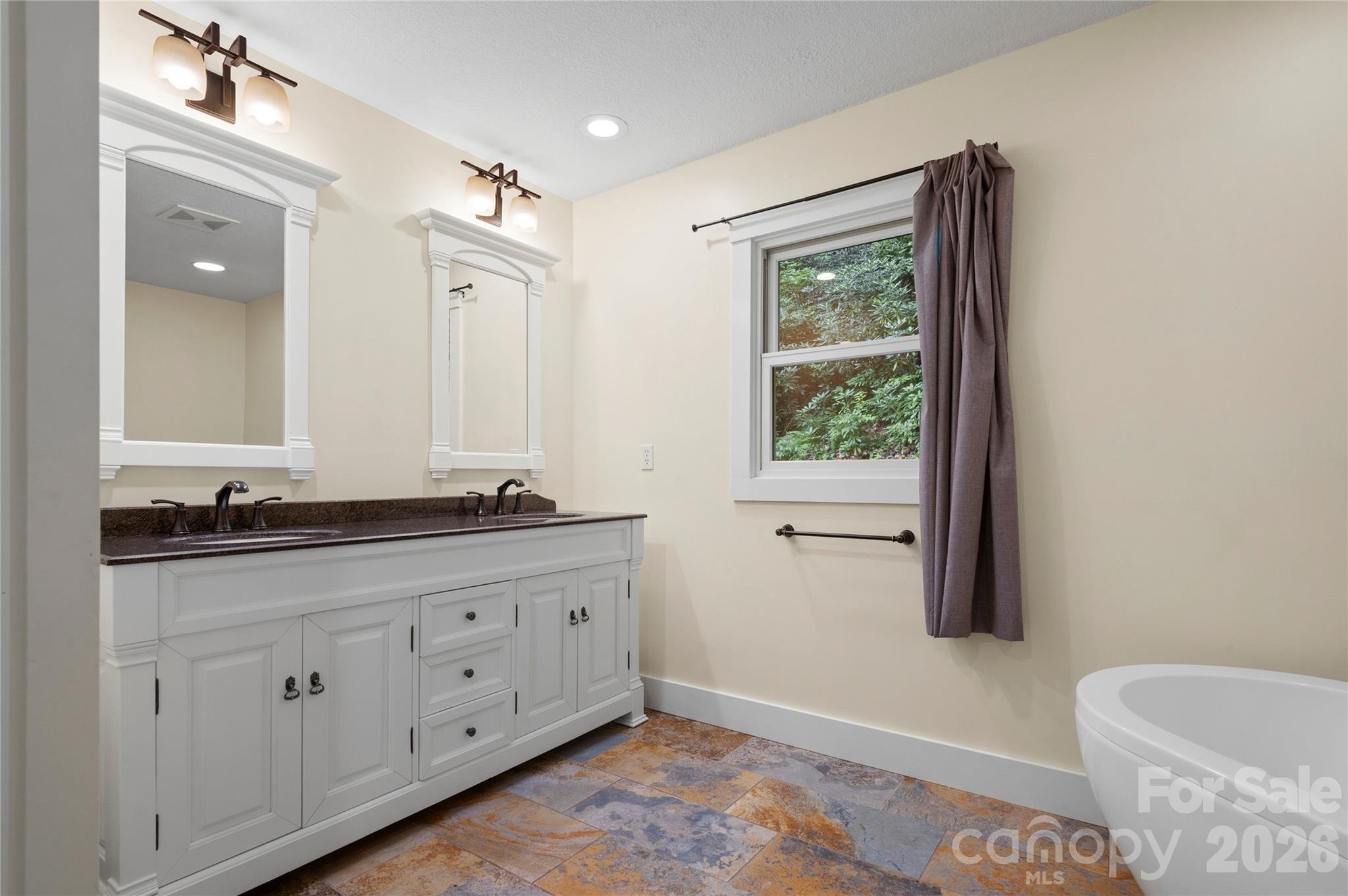 236 Holland Drive Property Photo 15