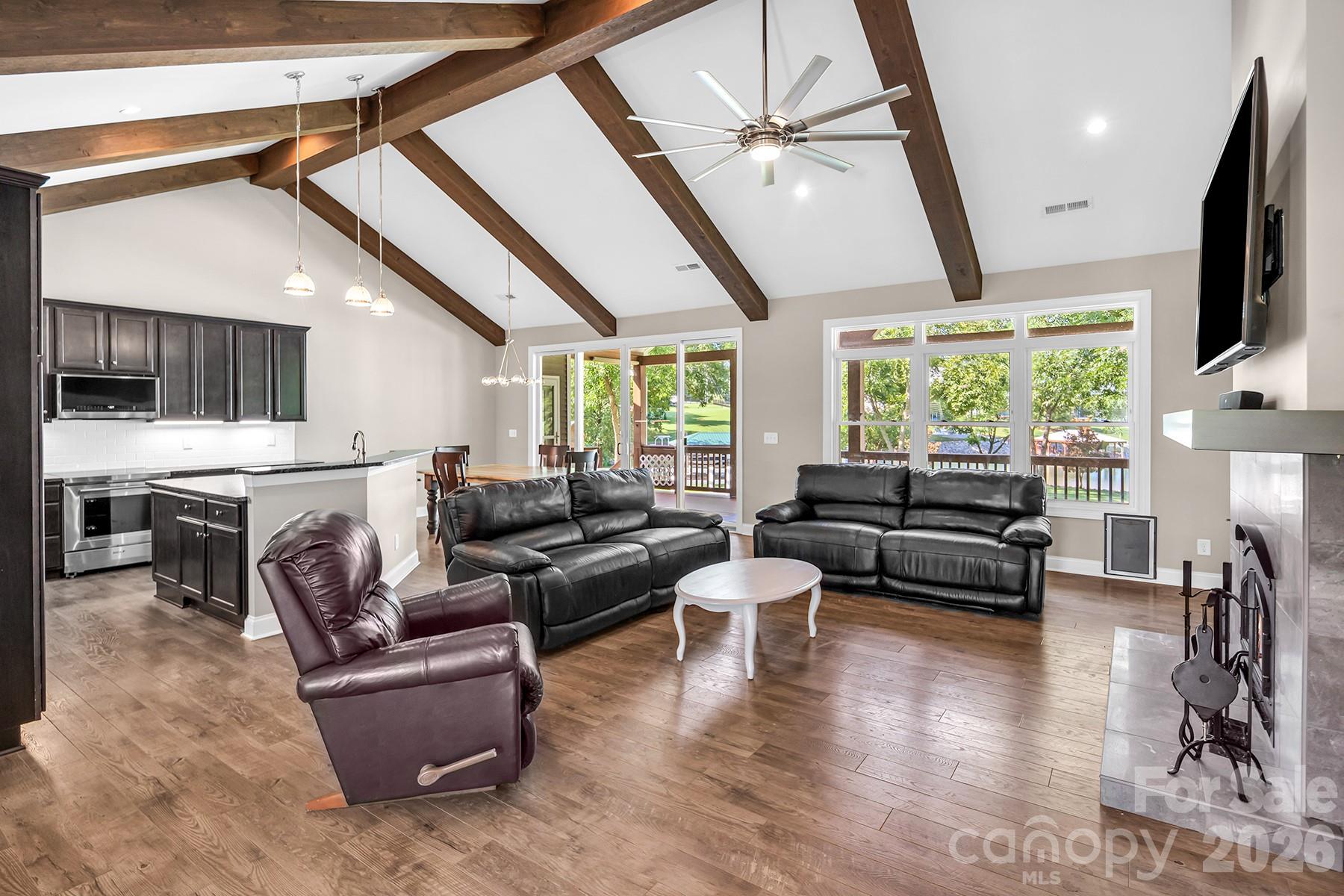 3825 Chevlot Hills Road Property Photo 4
