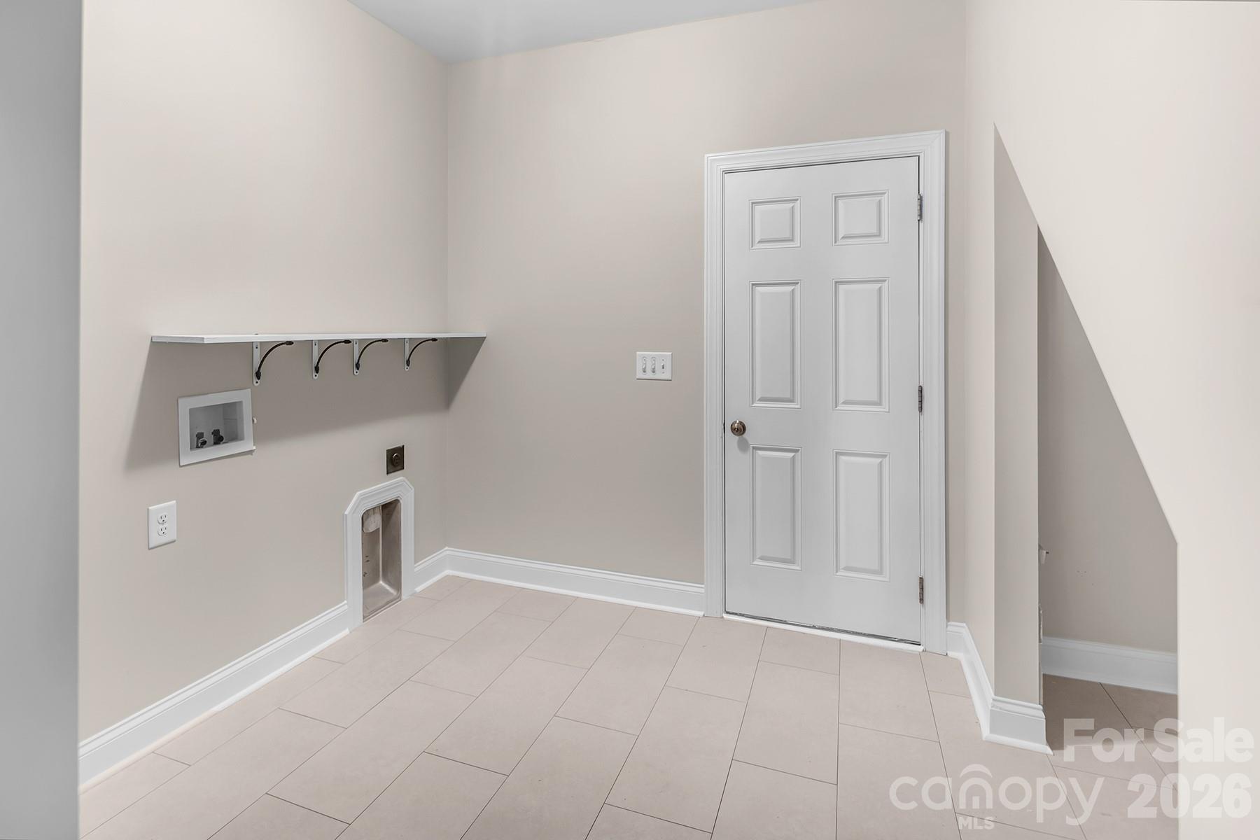 3825 Chevlot Hills Road Property Photo 17