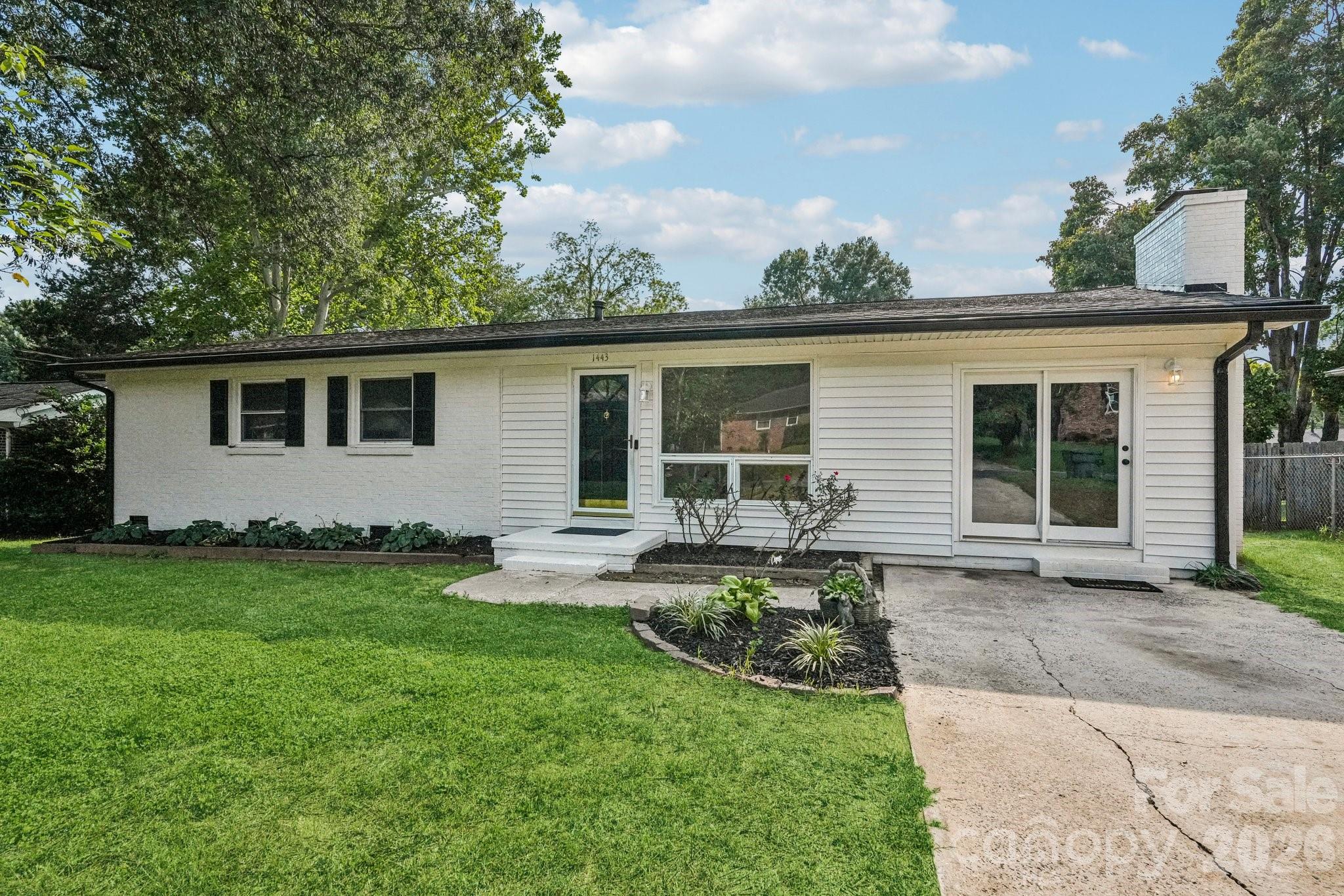 1443 Lynhurst Drive Property Photo 3