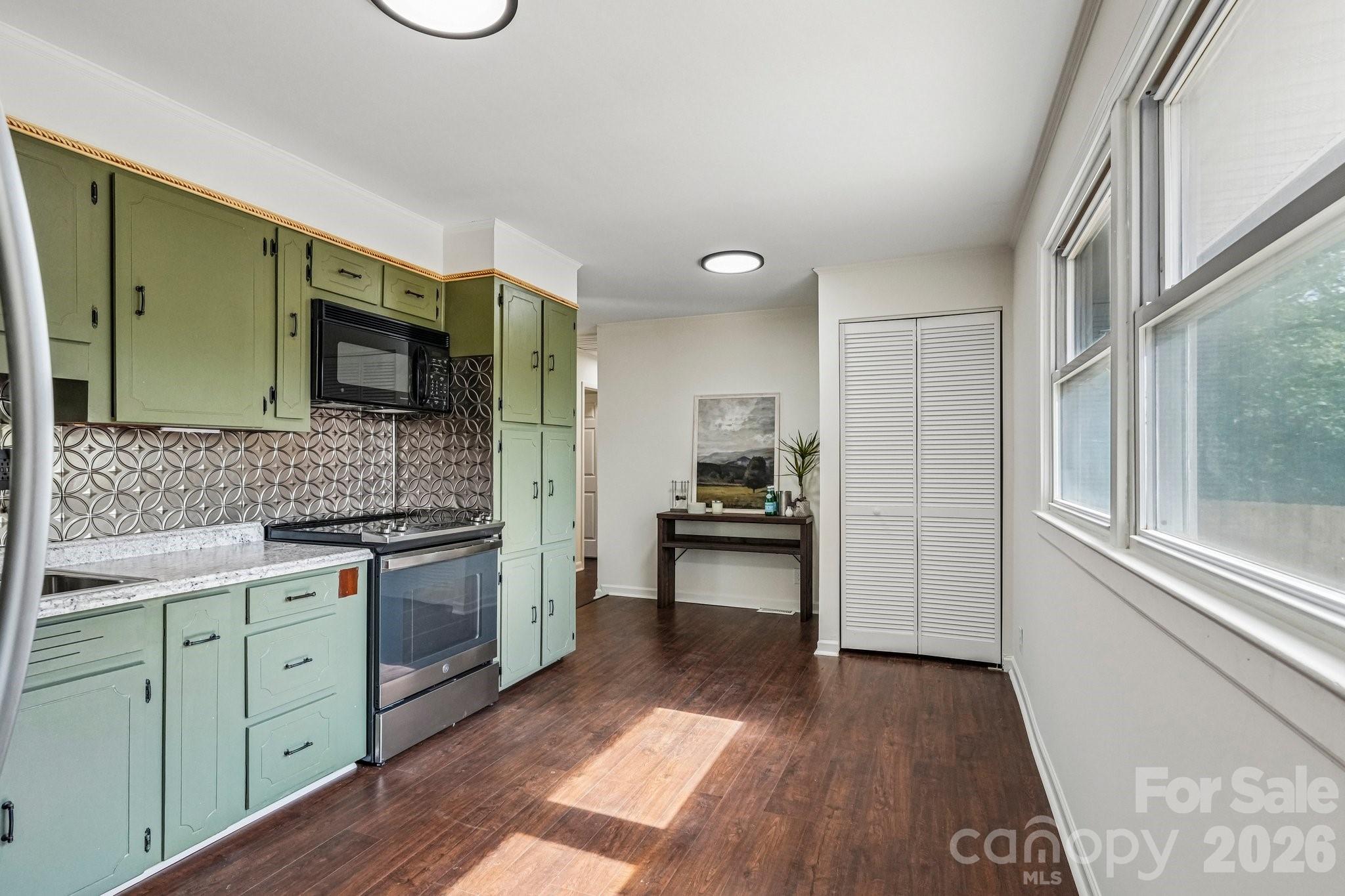 1443 Lynhurst Drive Property Photo 15