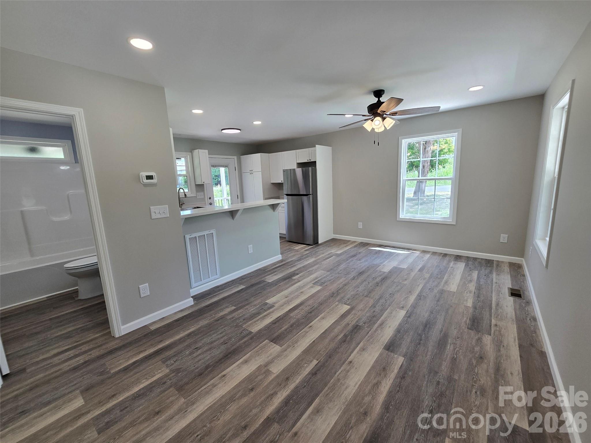 202 W Roswell Street Property Photo 3