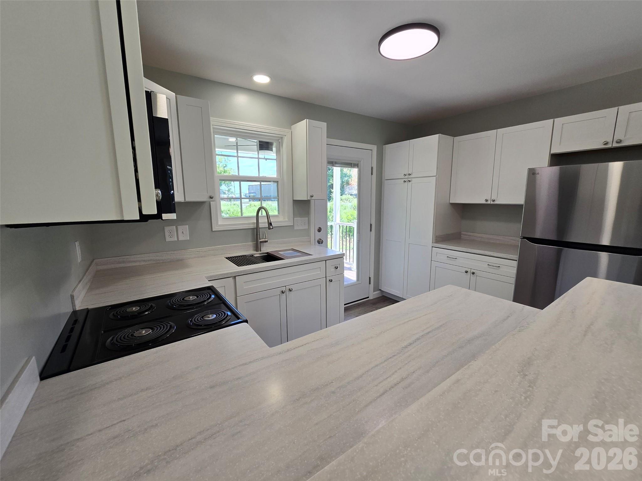 202 W Roswell Street Property Photo 5