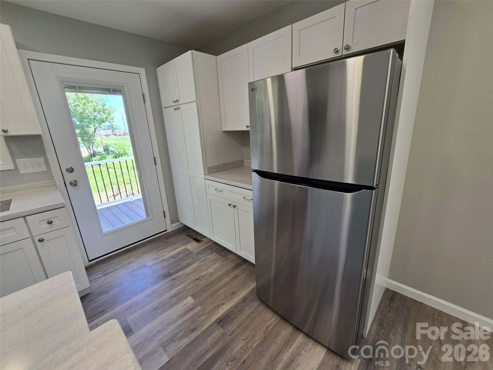 202 W Roswell Street Property Photo 6