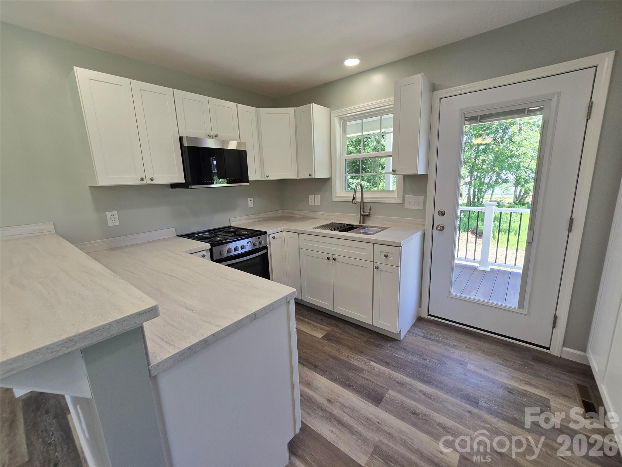 202 W Roswell Street Property Photo 7