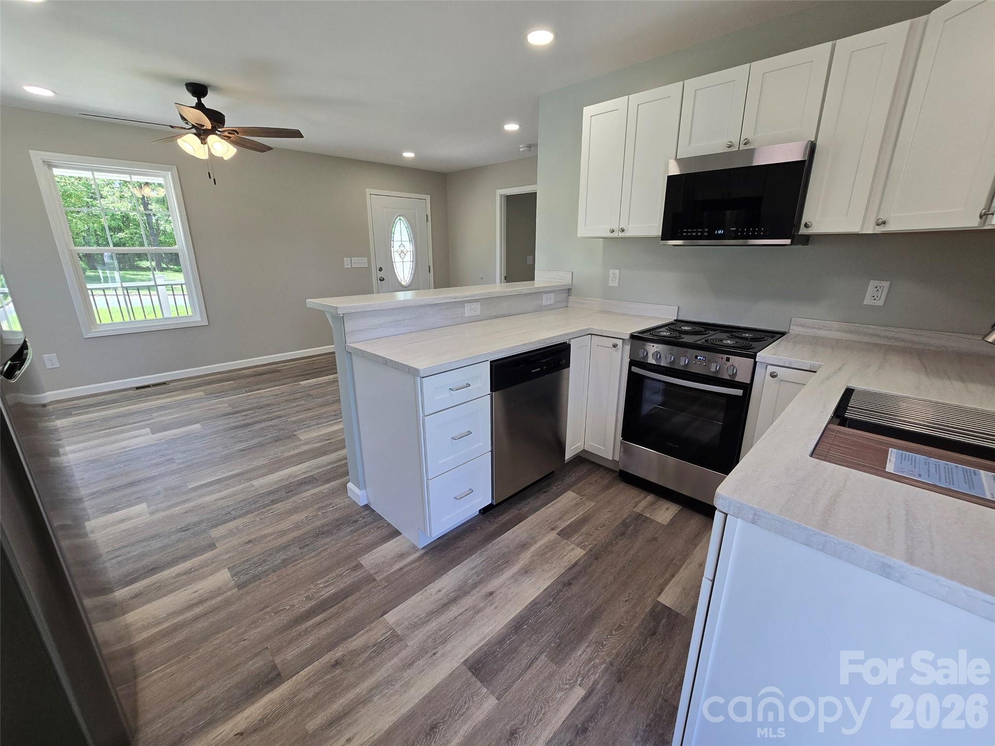 202 W Roswell Street Property Photo 8