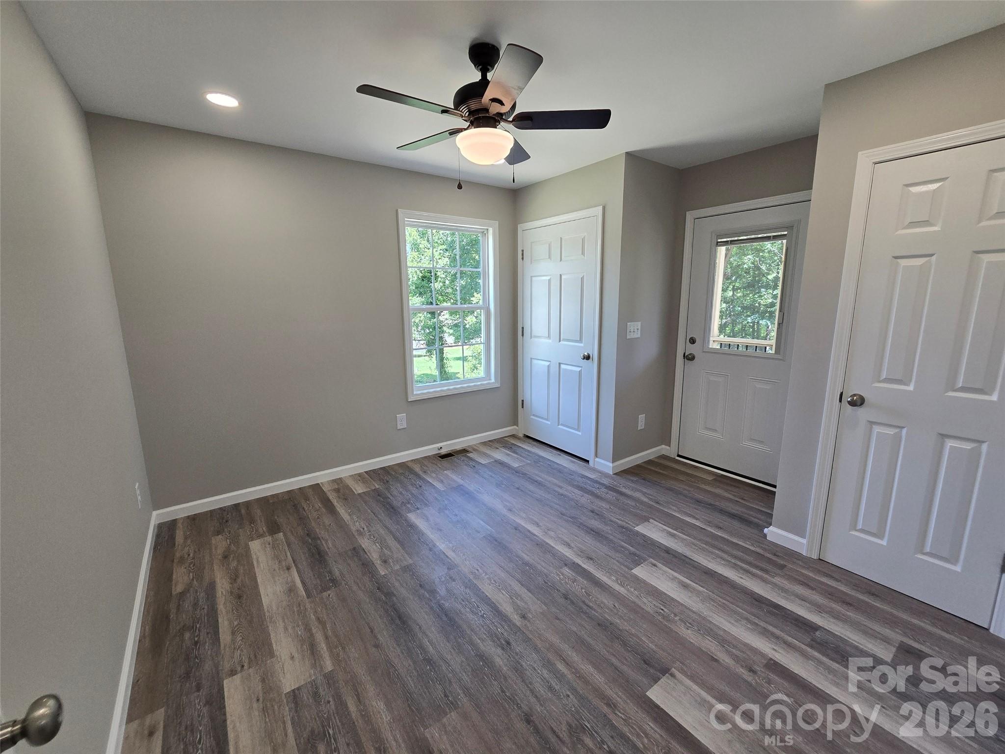 202 W Roswell Street Property Photo 11