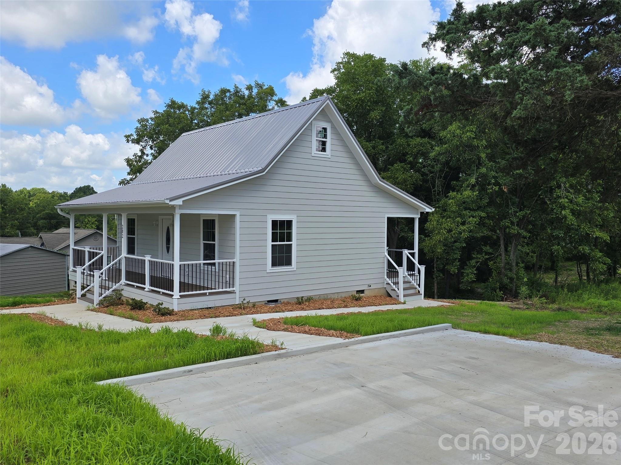 202 W Roswell Street Property Photo 17