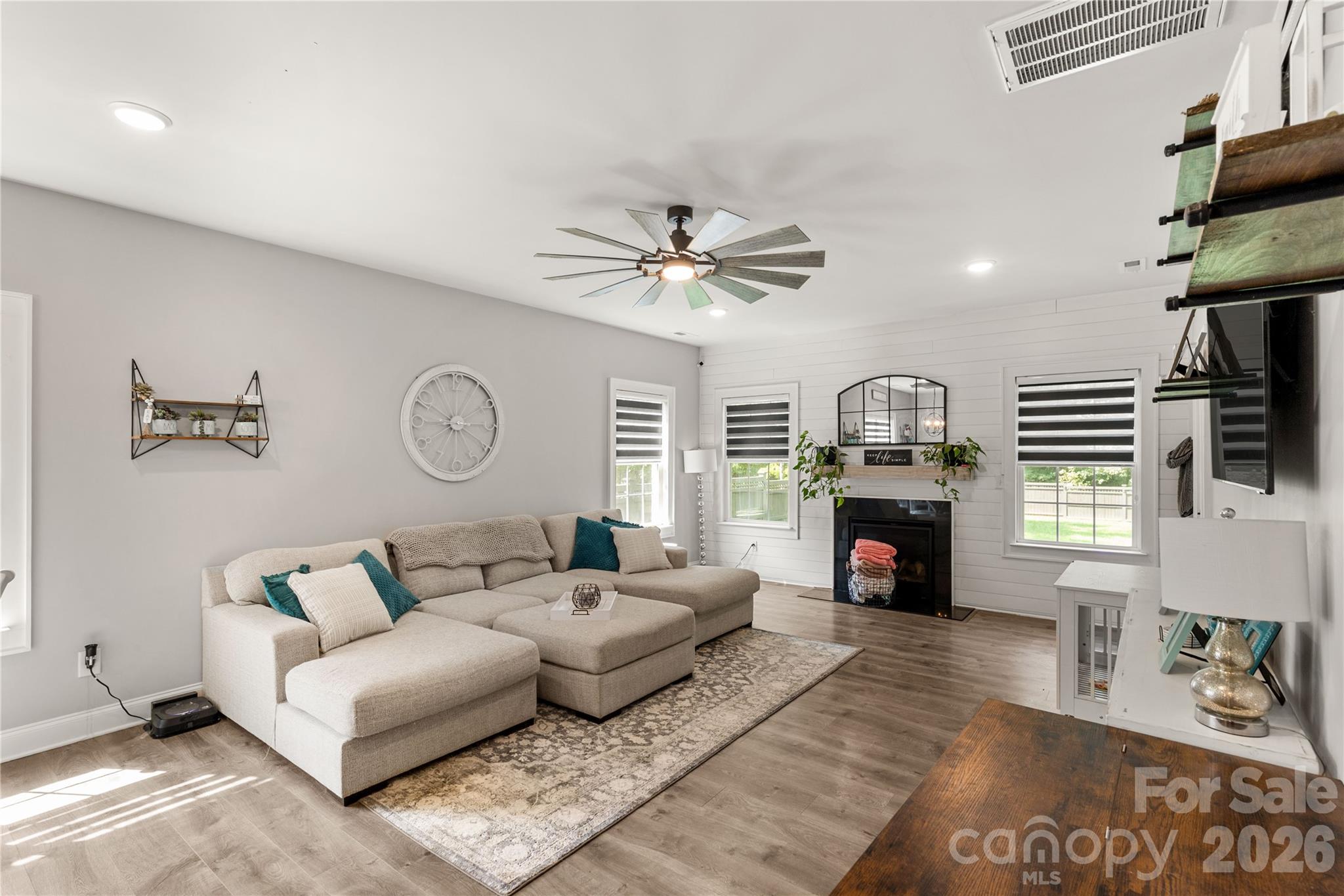 836 Hardin Street Property Photo 6