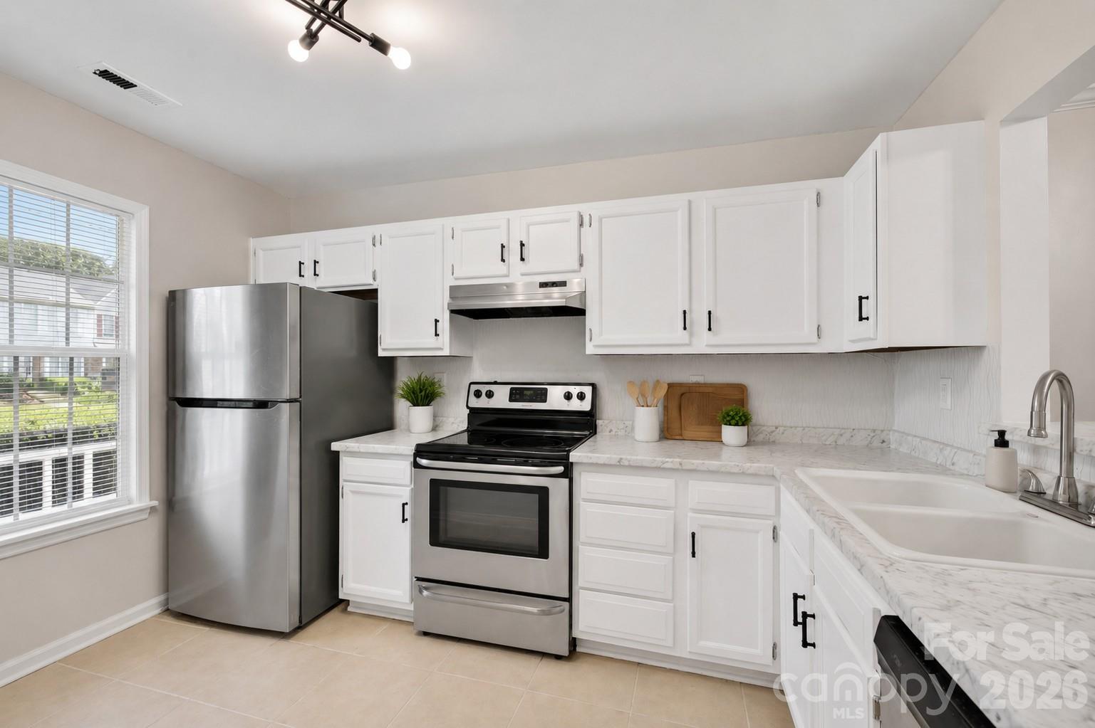 6216 Windsor Gate Lane Property Photo 2