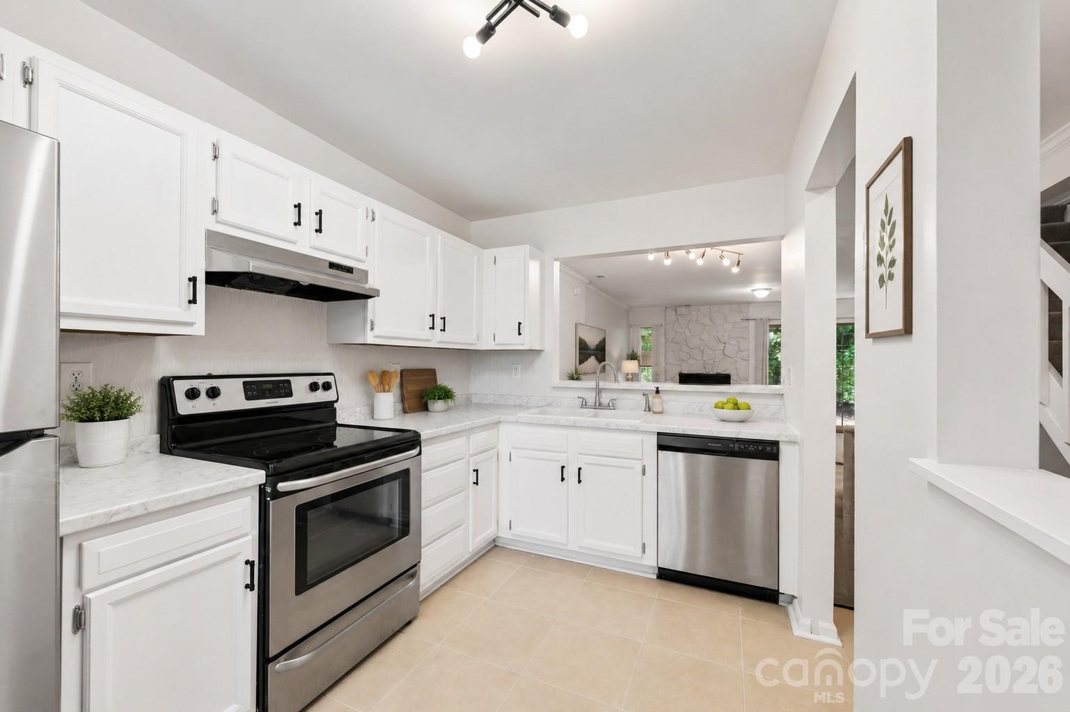 6216 Windsor Gate Lane Property Photo 3
