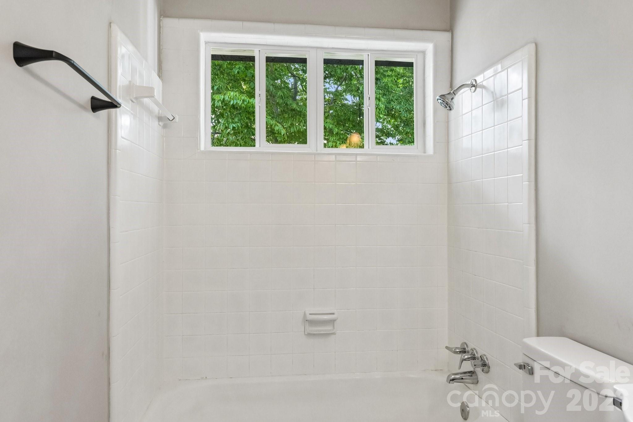 2545 Abelwood Road Property Photo 3