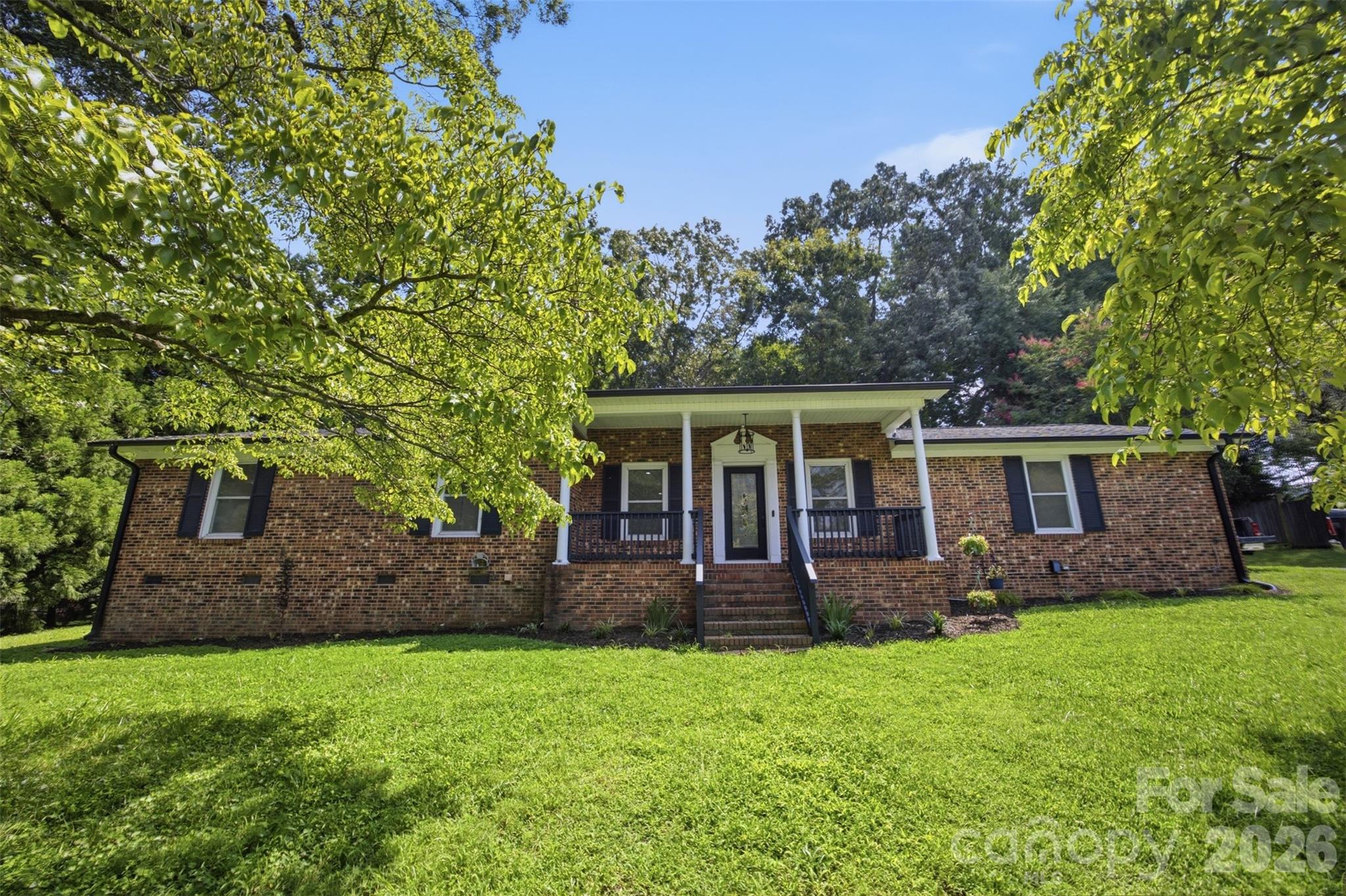 806 Danbrook Circle Property Photo 1