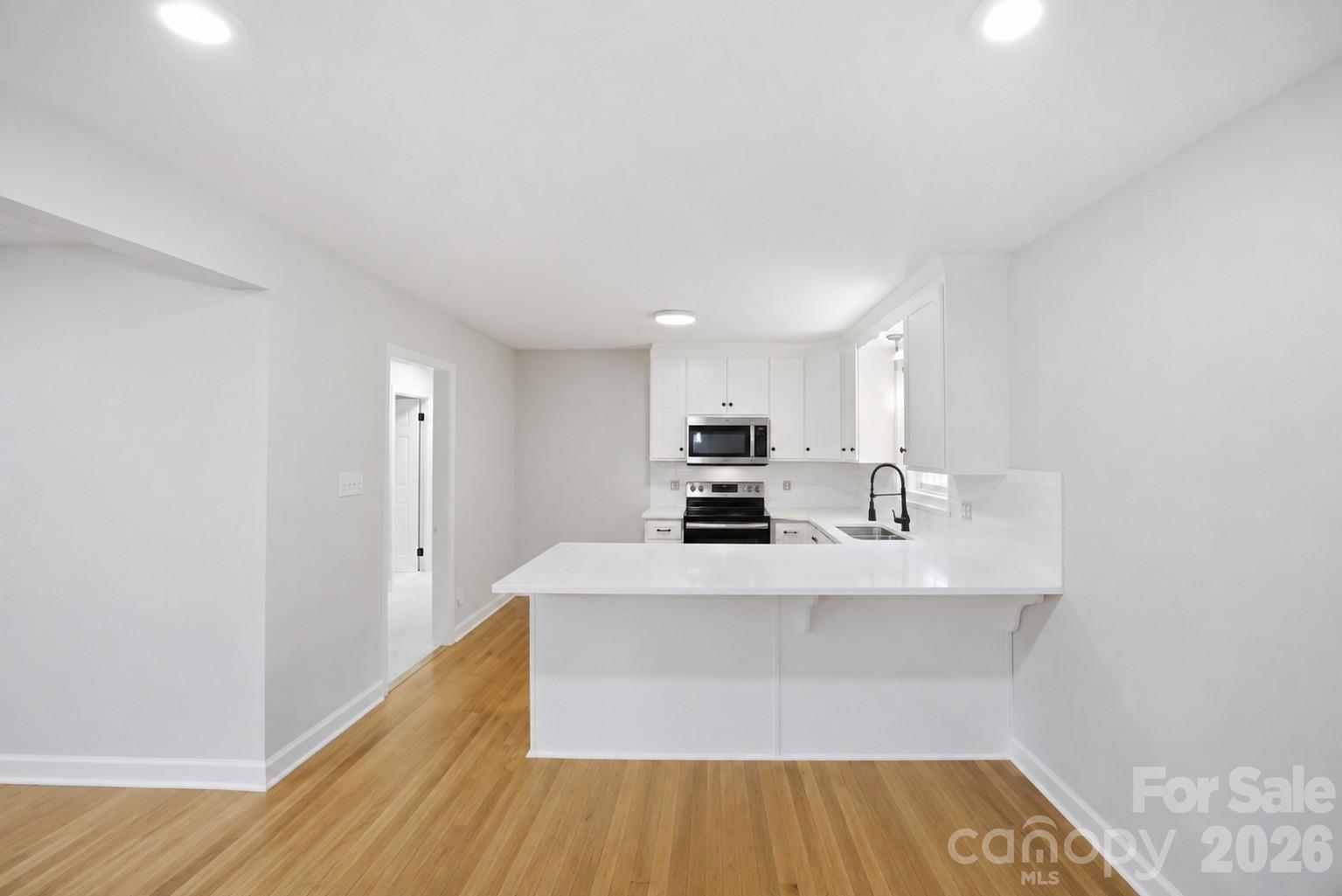 806 Danbrook Circle Property Photo 4