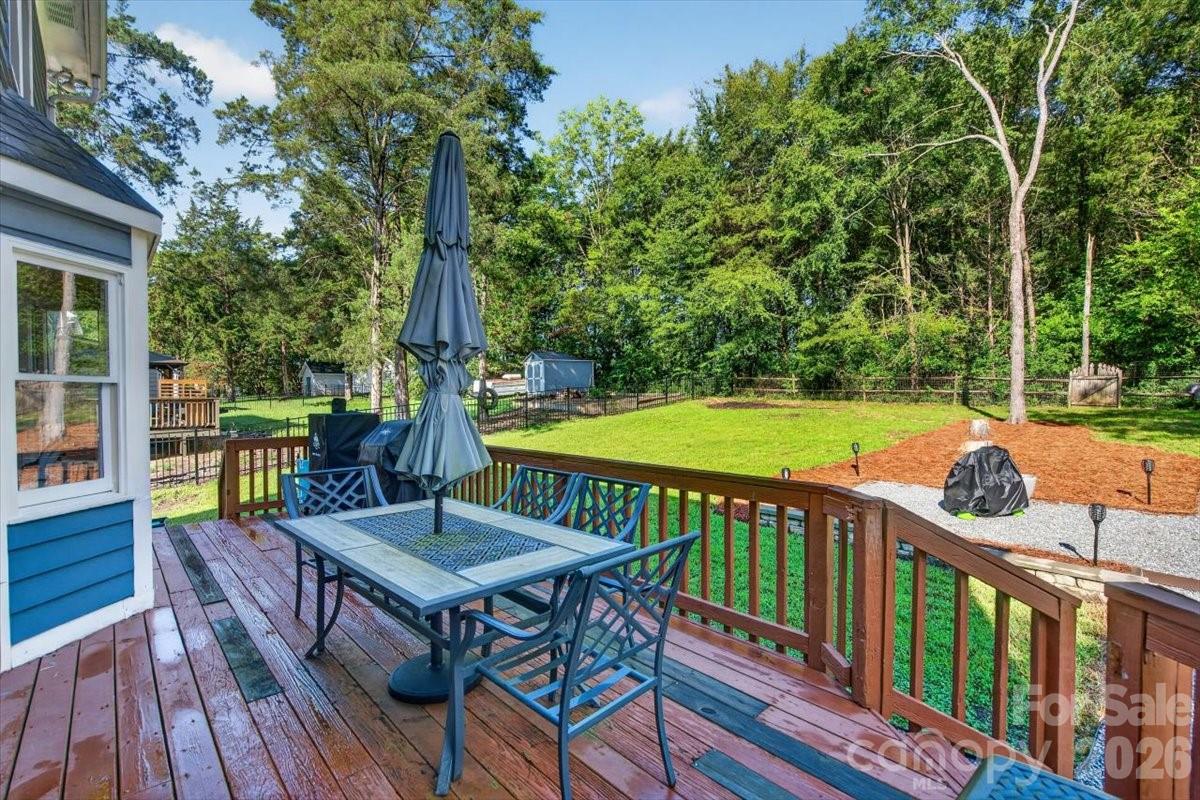 2025 Hilltop Road Property Photo 8