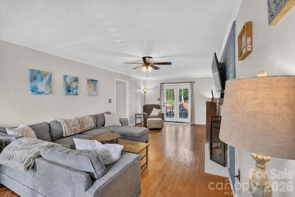 2025 Hilltop Road Property Photo 13