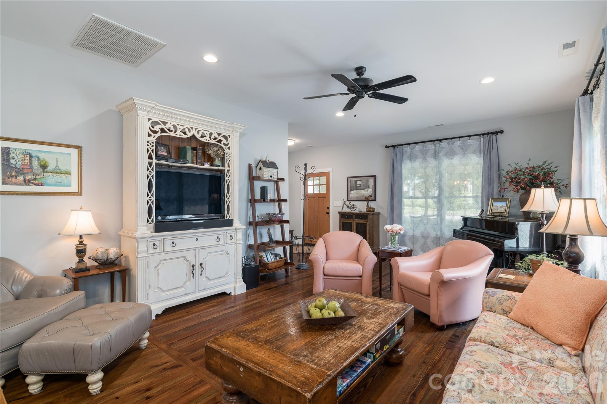 21036 Catawba Avenue Property Photo 8
