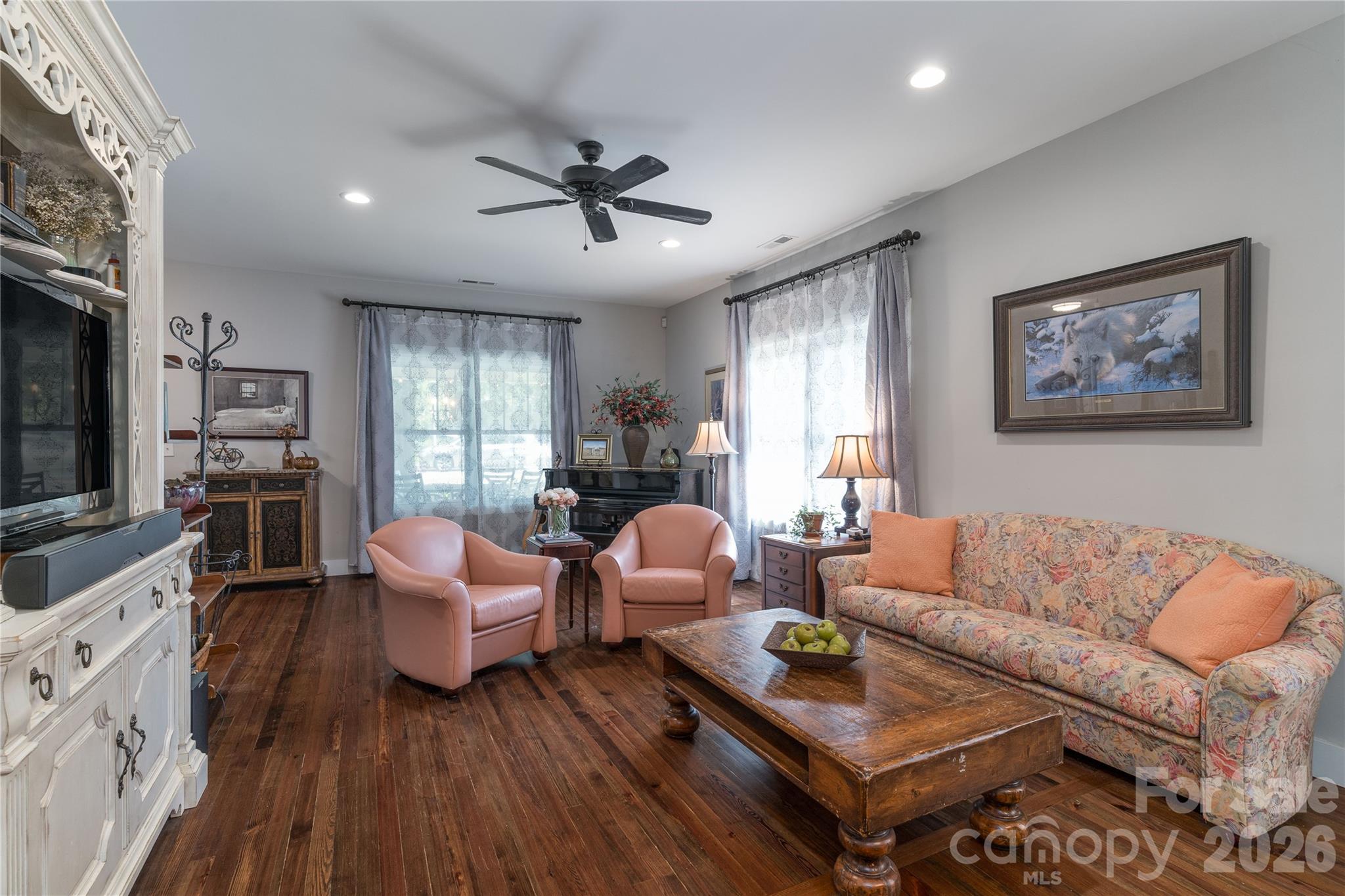 21036 Catawba Avenue Property Photo 9