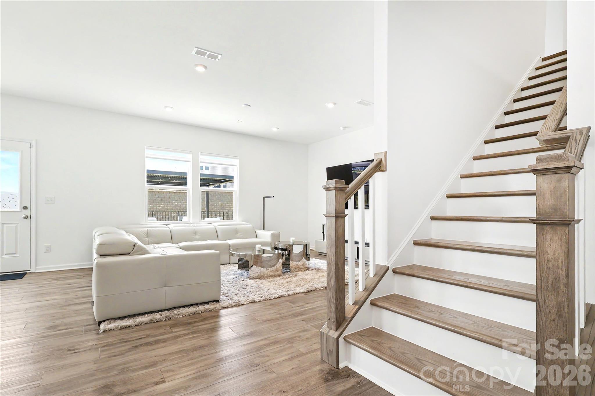 11122 Glasden Road Property Photo 4