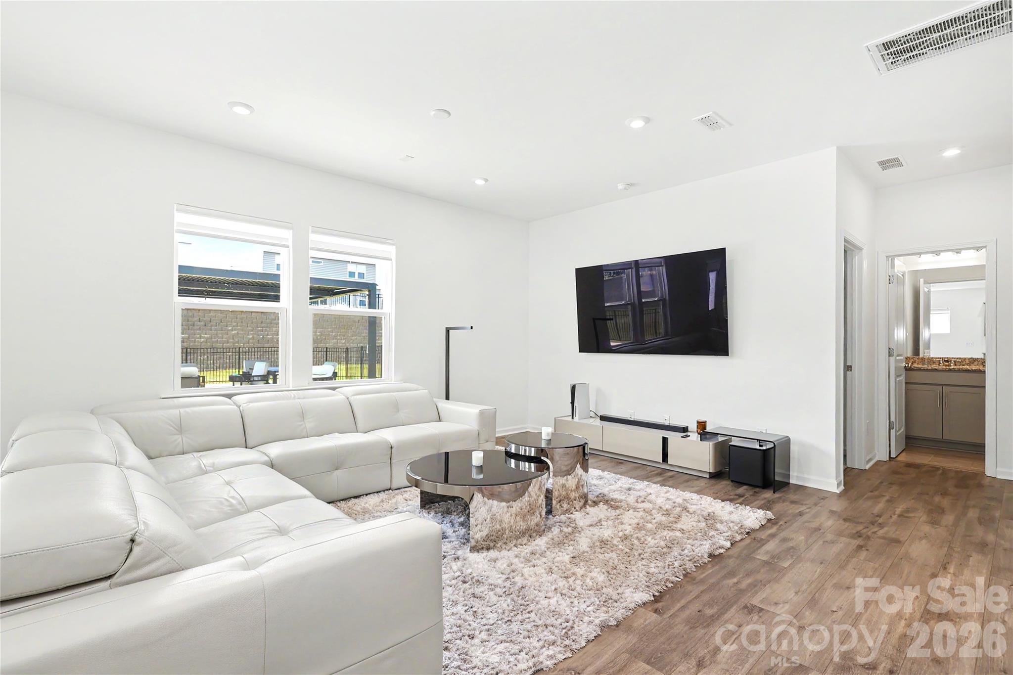 11122 Glasden Road Property Photo 5