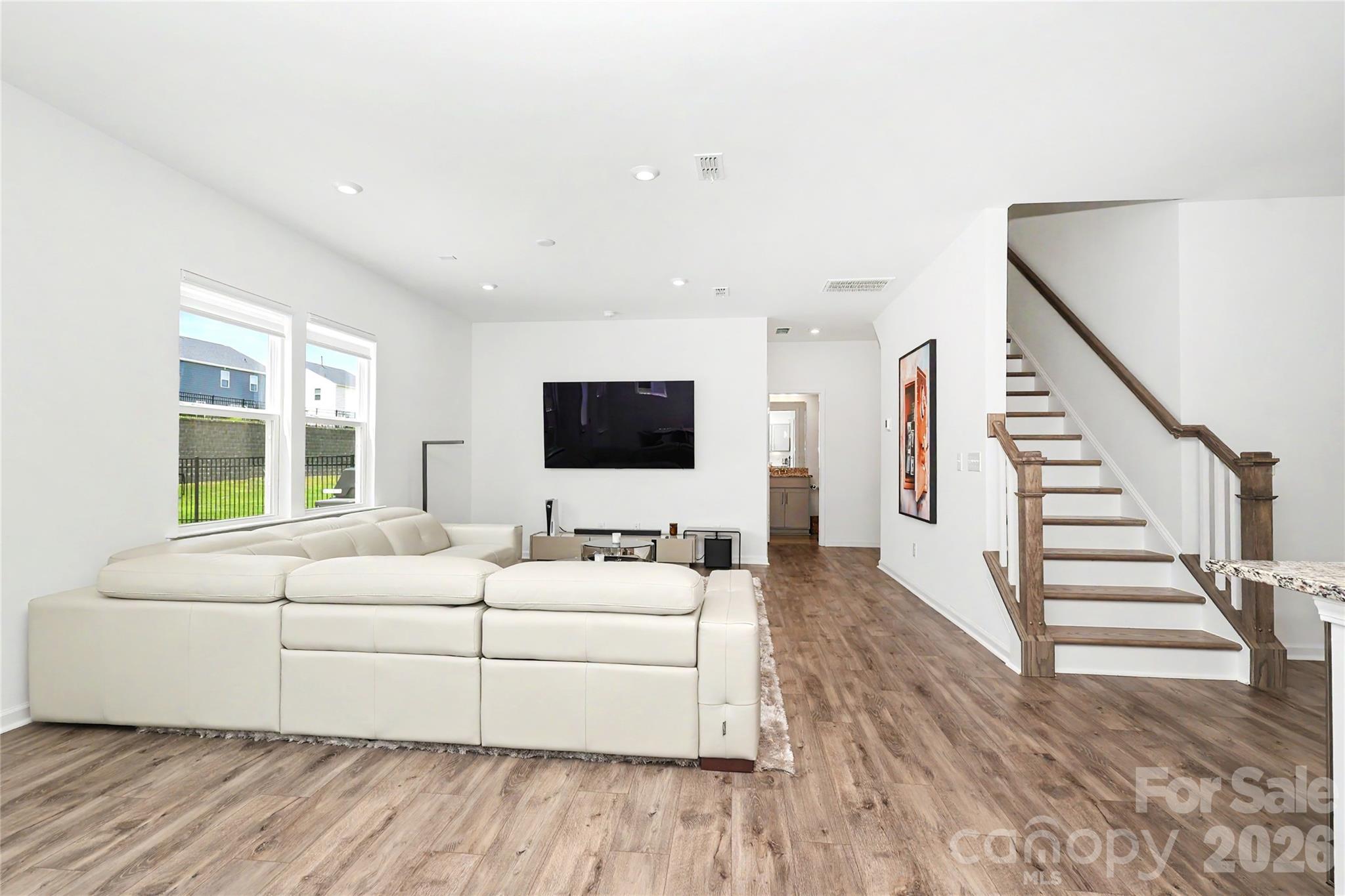 11122 Glasden Road Property Photo 7