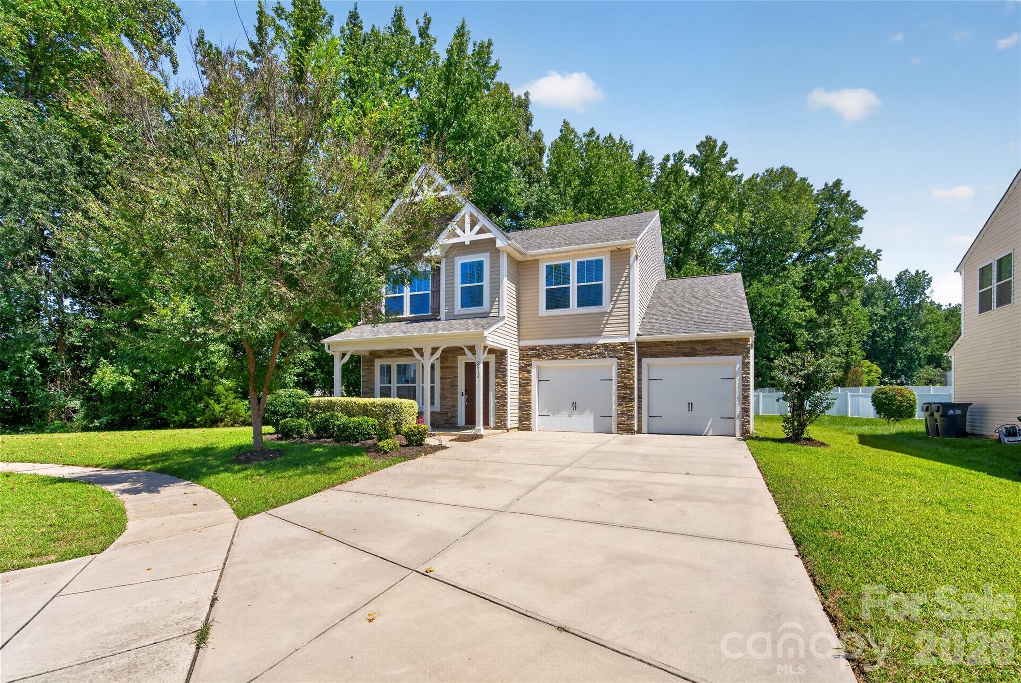 2512 Viburnum Court Property Photo 3