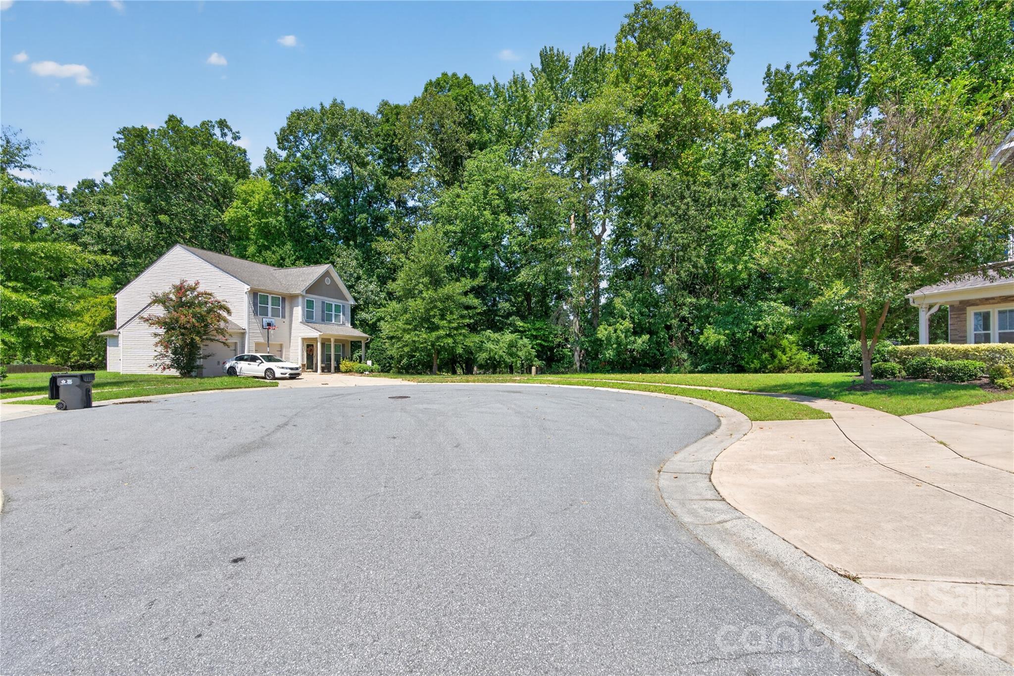 2512 Viburnum Court Property Photo 7