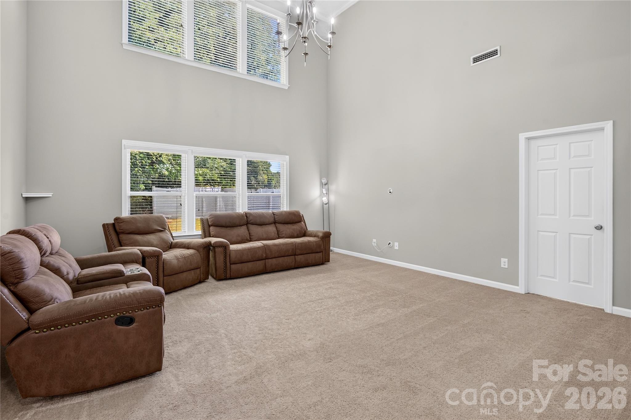 2512 Viburnum Court Property Photo 9