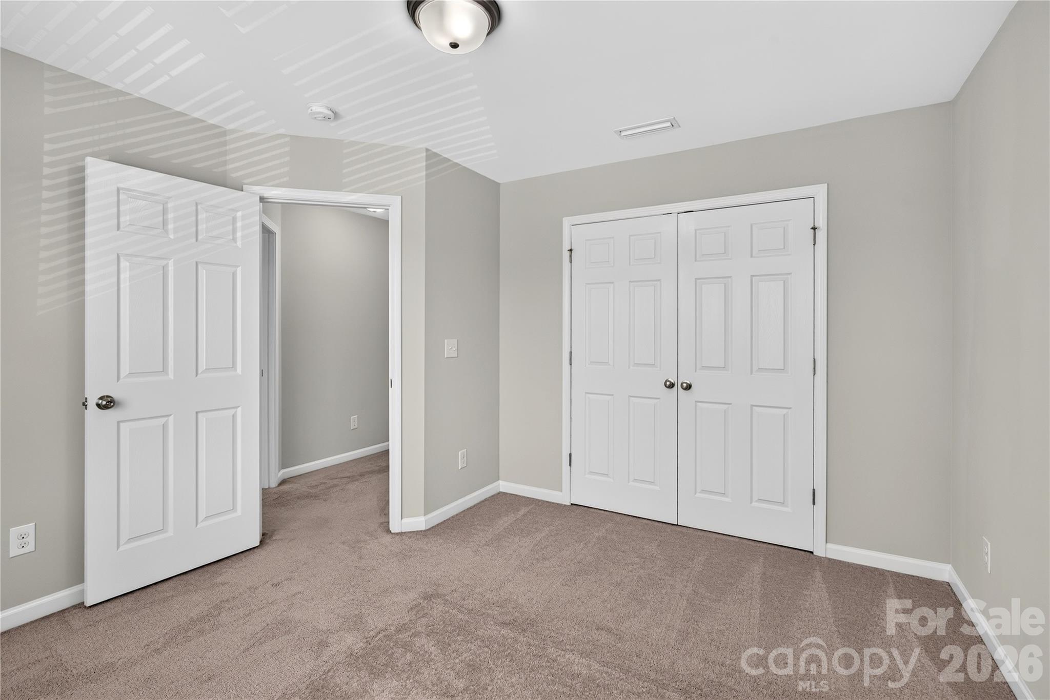 2512 Viburnum Court Property Photo 32