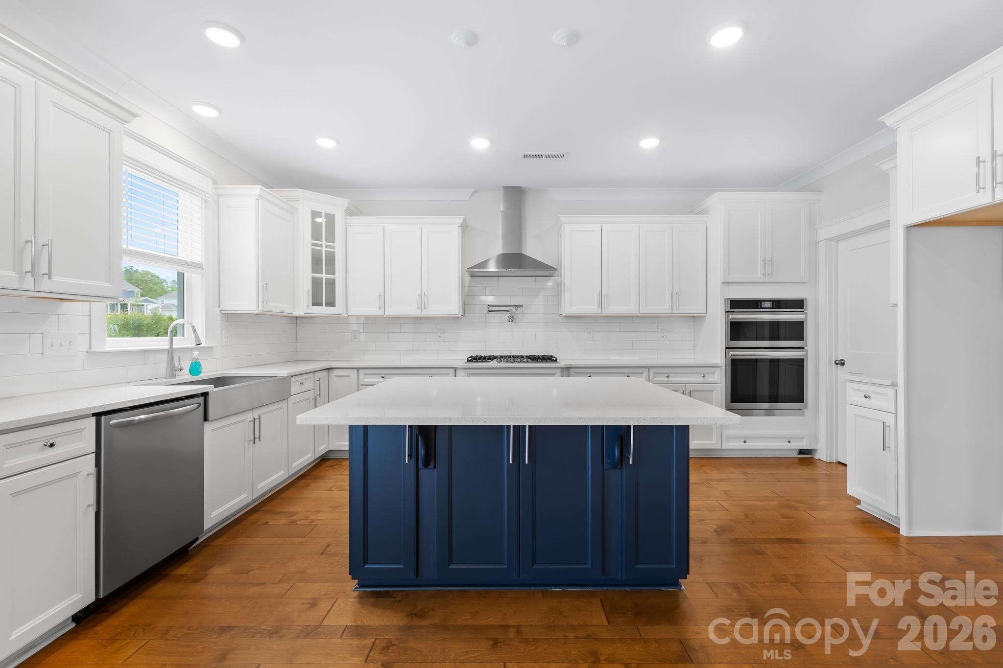 606 Yucatan Drive Property Photo 4