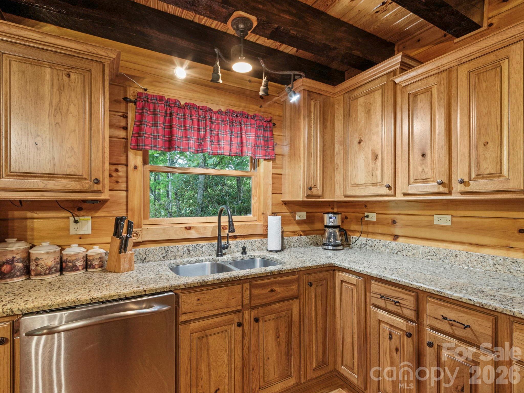 475 S Toe River Road Property Photo 10